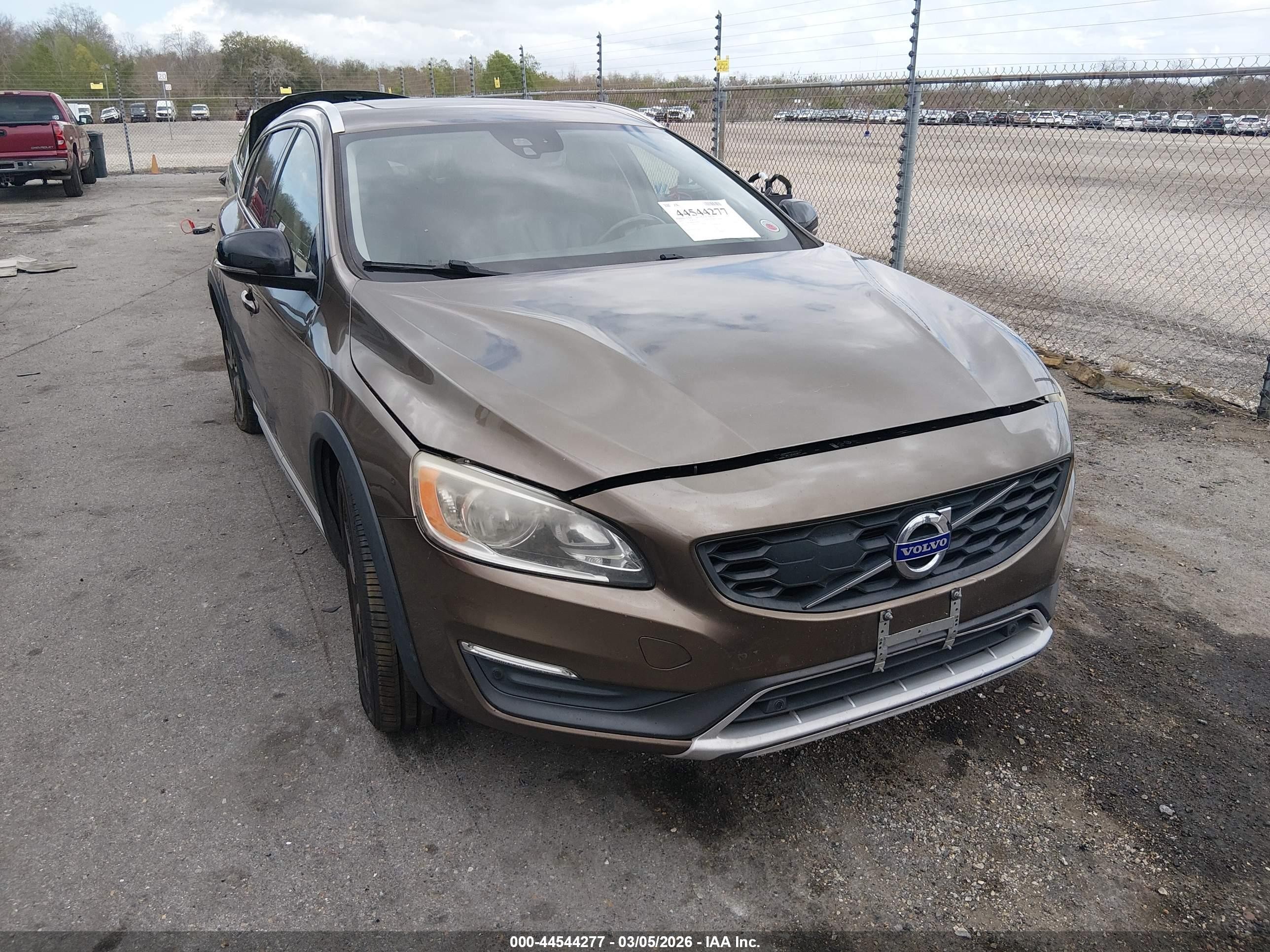 2015 Volvo V60 Cross Country T5 Dark Brown vin: YV4612HK2F1001885