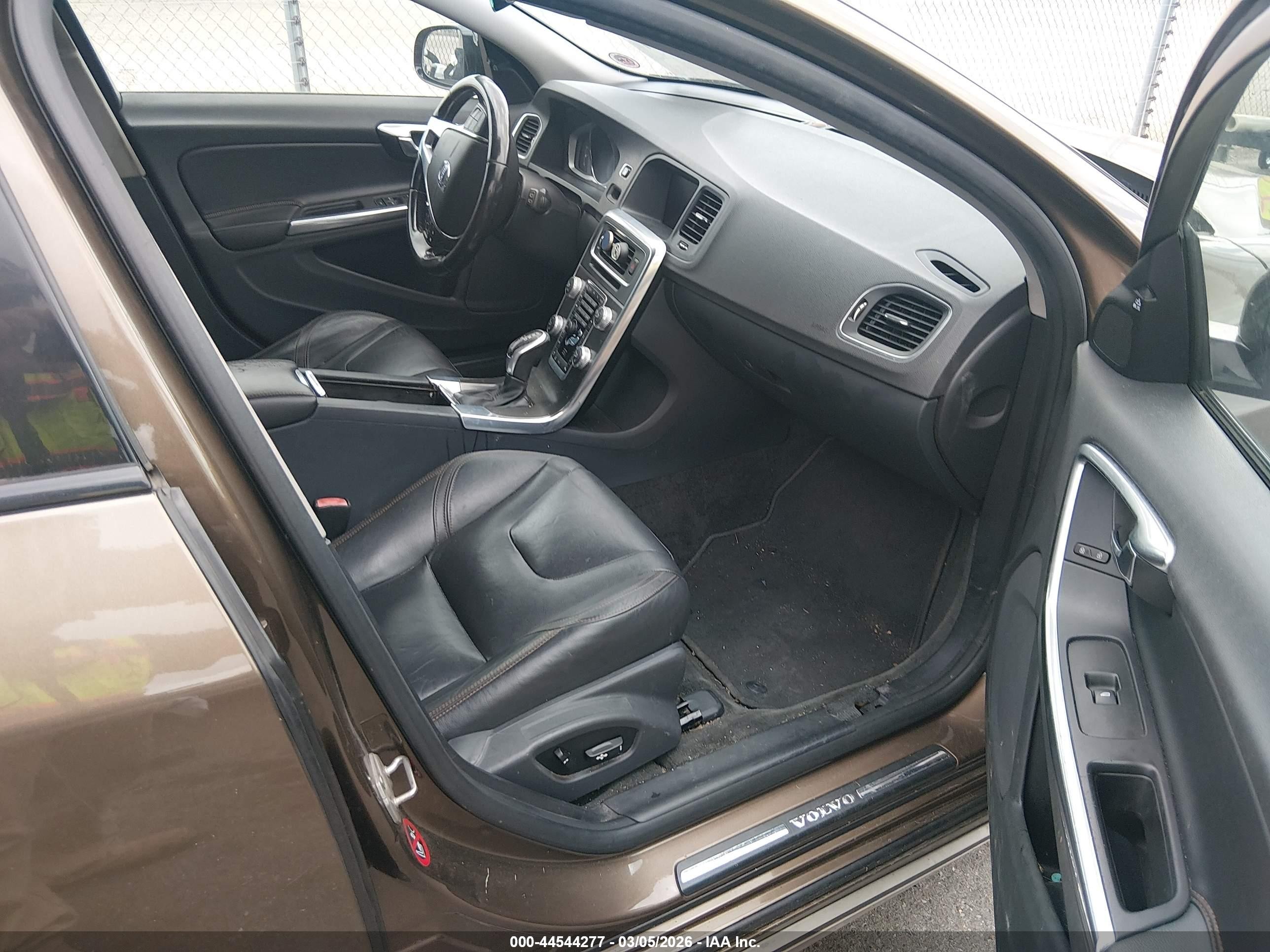 2015 Volvo V60 Cross Country T5 Dark Brown vin: YV4612HK2F1001885