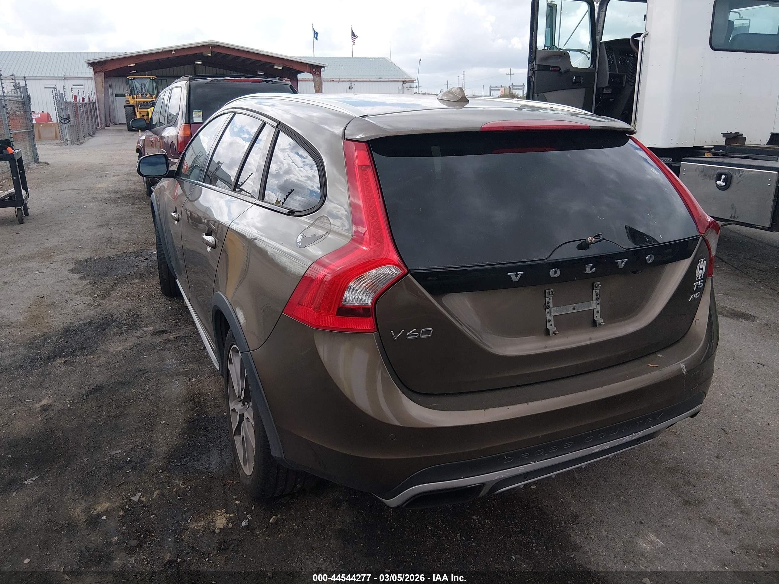 2015 Volvo V60 Cross Country T5 Dark Brown vin: YV4612HK2F1001885