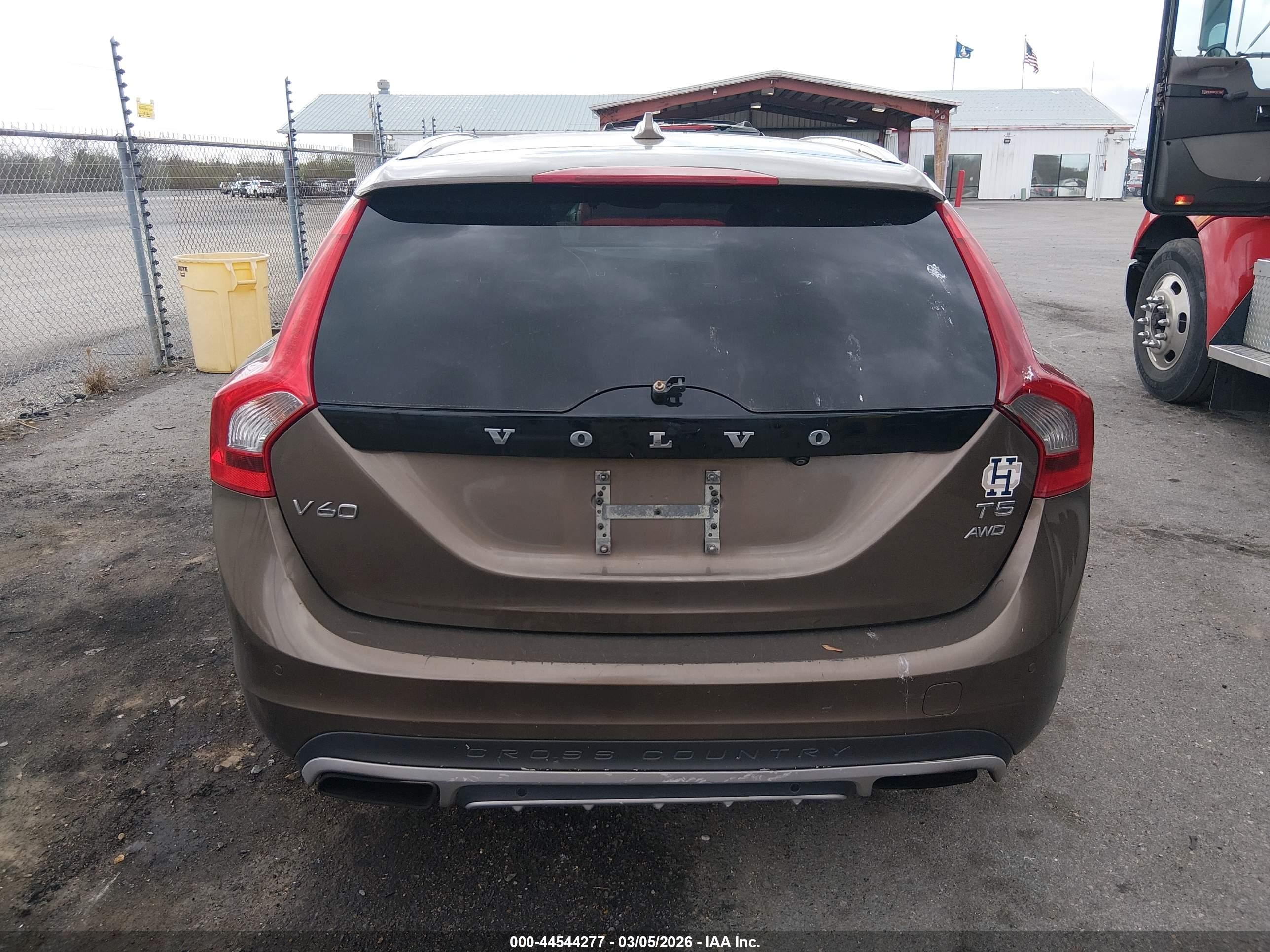 2015 Volvo V60 Cross Country T5 Dark Brown vin: YV4612HK2F1001885