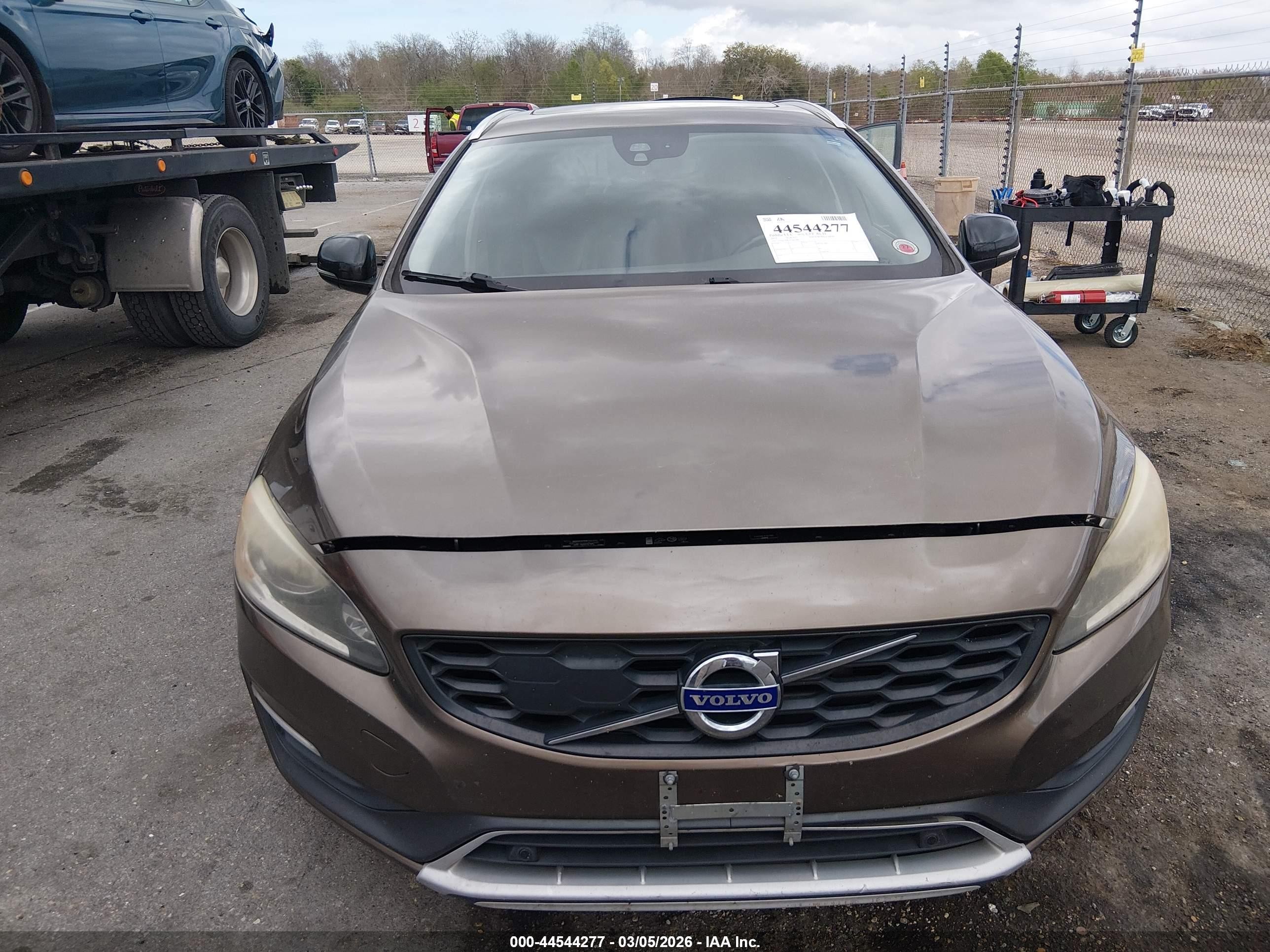 2015 Volvo V60 Cross Country T5 Dark Brown vin: YV4612HK2F1001885