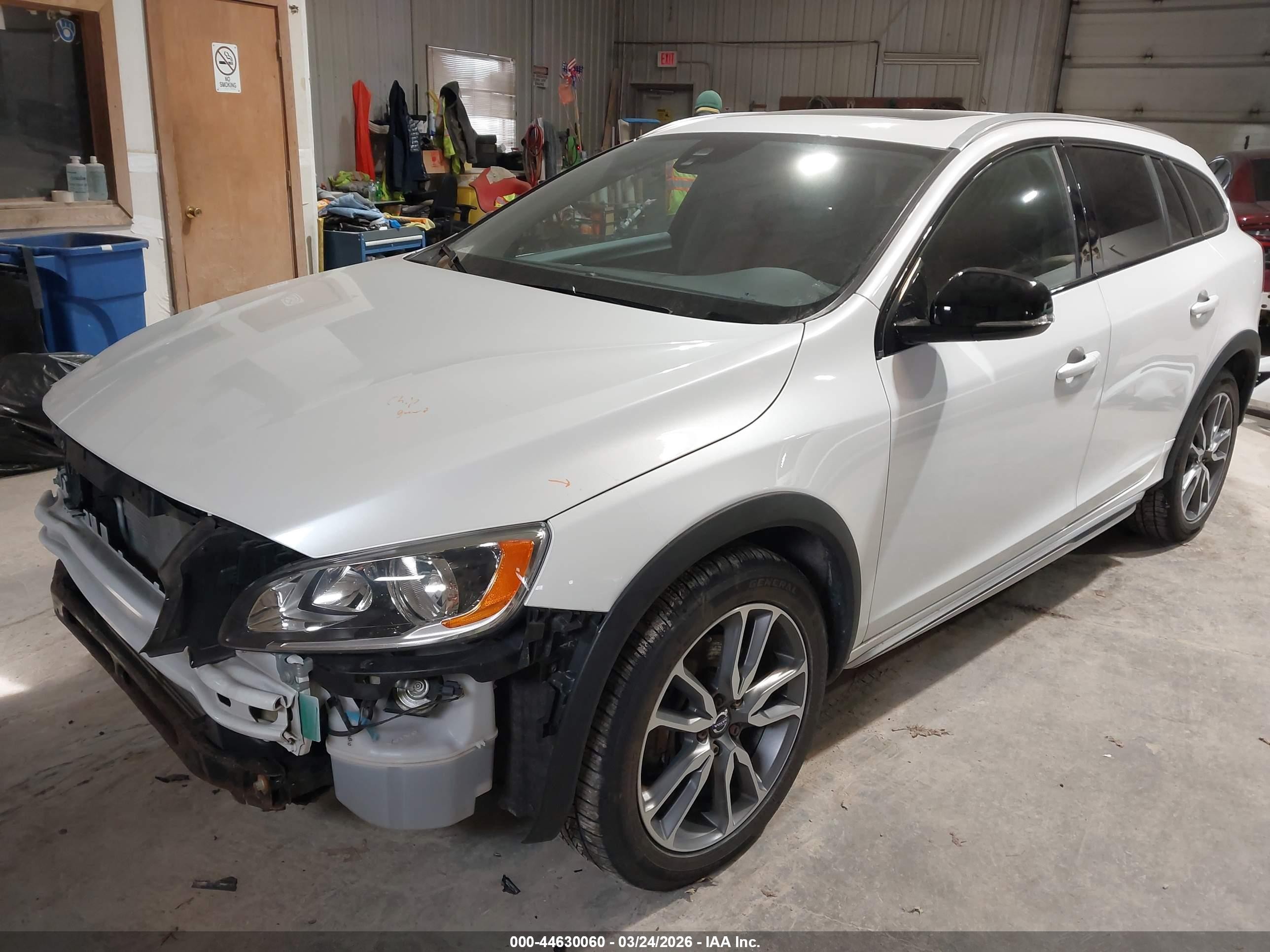 2015 Volvo V60 Cross Country T5 White vin: YV4612HK3F1001135