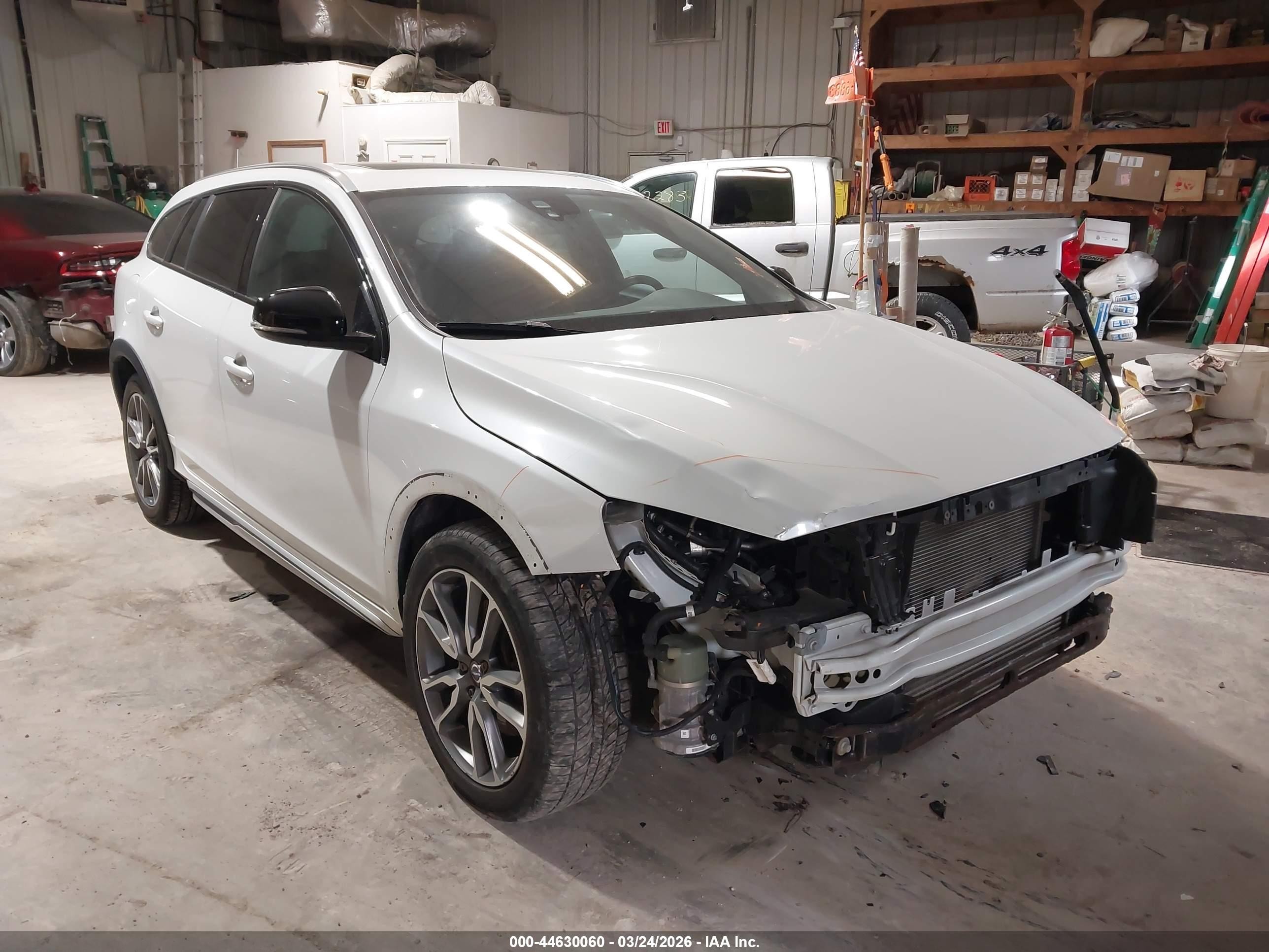 2015 Volvo V60 Cross Country T5 White vin: YV4612HK3F1001135