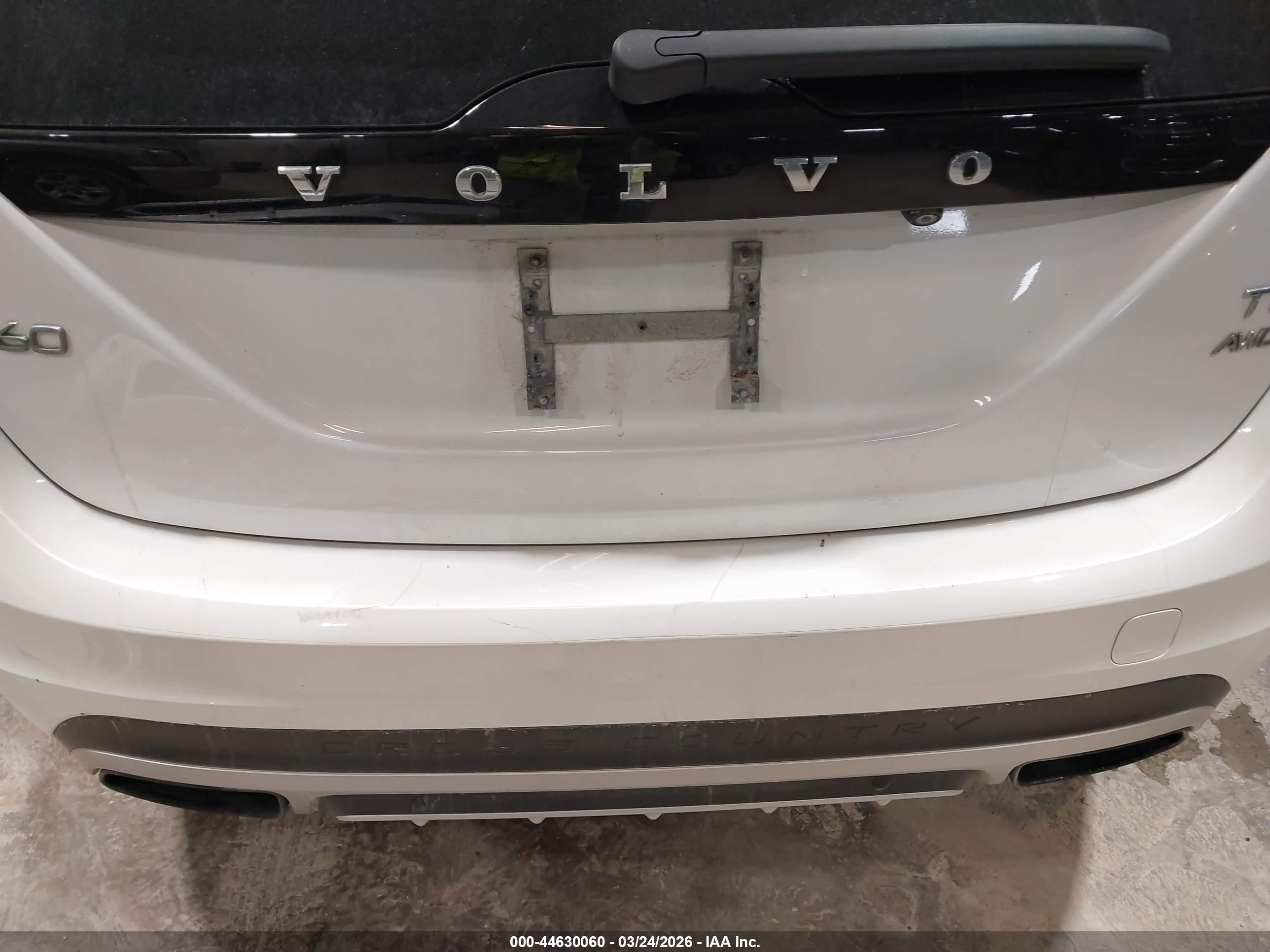 2015 Volvo V60 Cross Country T5 White vin: YV4612HK3F1001135