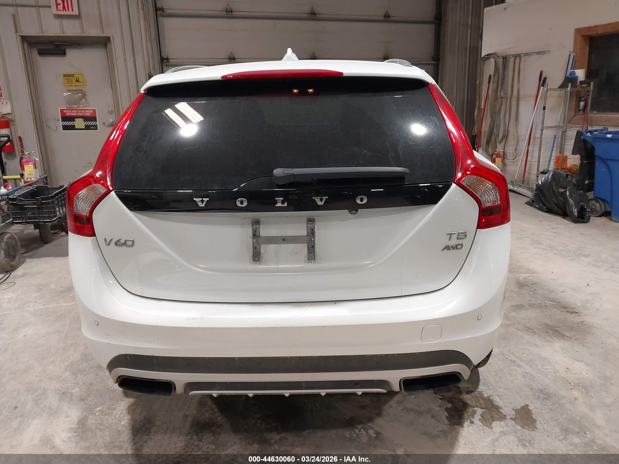 2015 Volvo V60 Cross Country T5 White vin: YV4612HK3F1001135