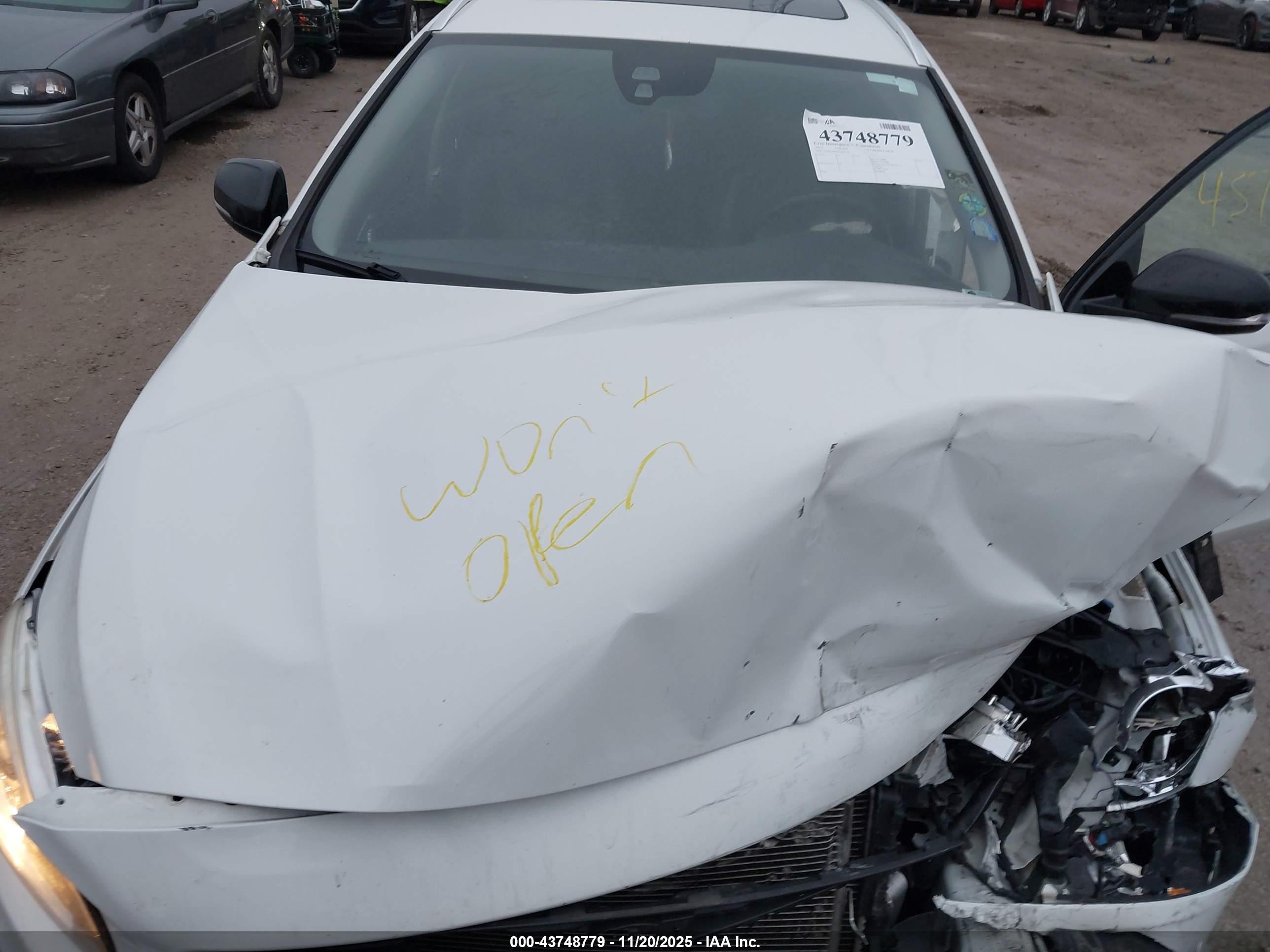 2015 Volvo V60 Cross Country T5 White vin: YV4612HK3F1001541