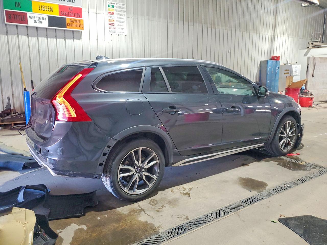 2015 Volvo V60 Cross Country Premier Charcoal vin: YV4612HK3F1001975