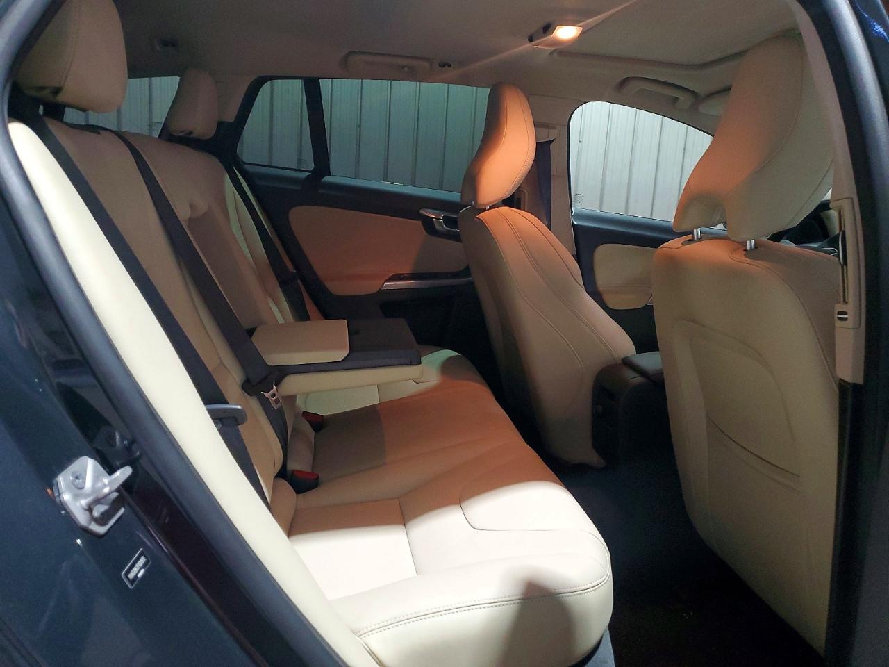 2015 Volvo V60 Cross Country Premier Charcoal vin: YV4612HK3F1001975