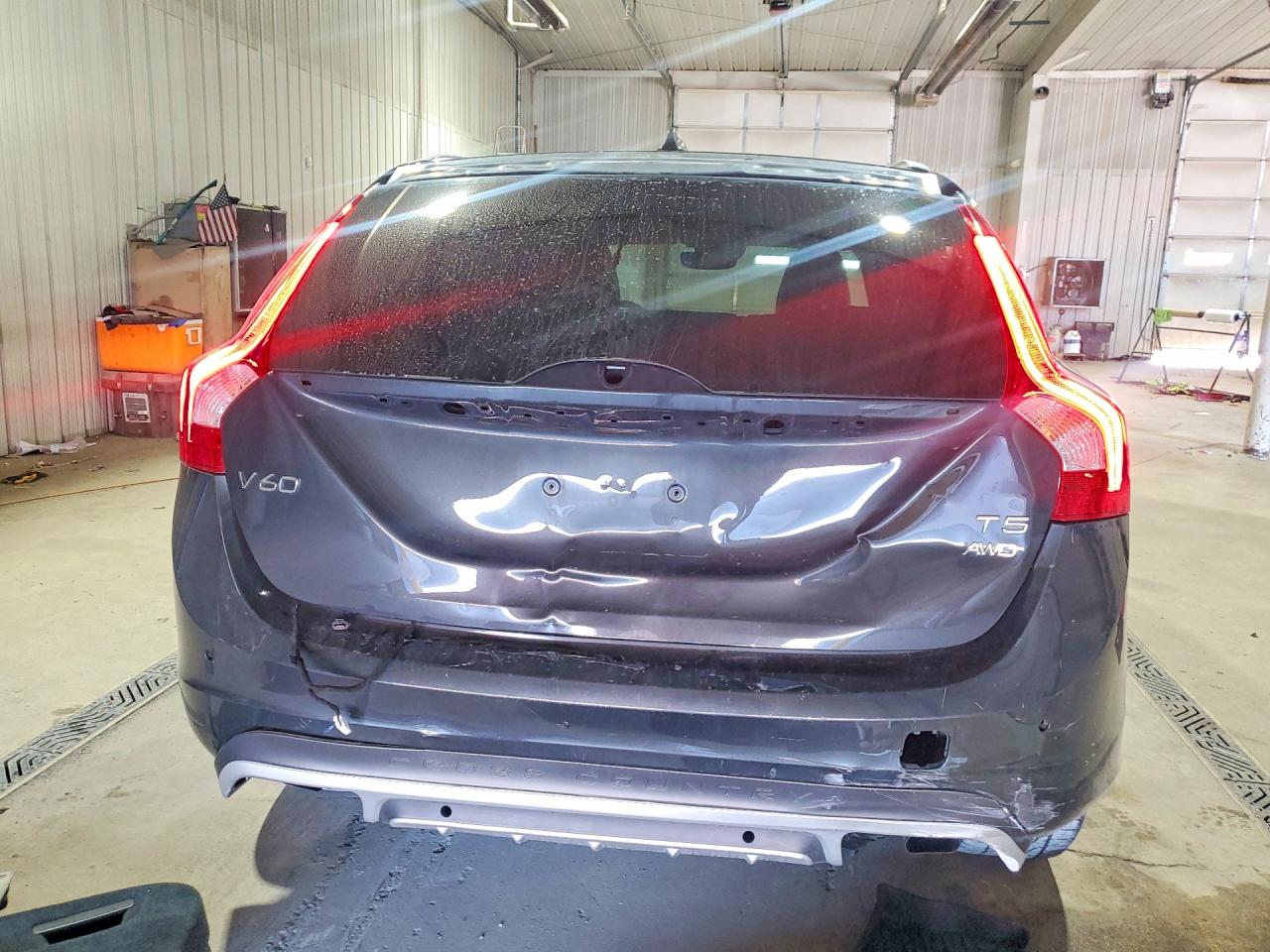 2015 Volvo V60 Cross Country Premier Charcoal vin: YV4612HK3F1001975