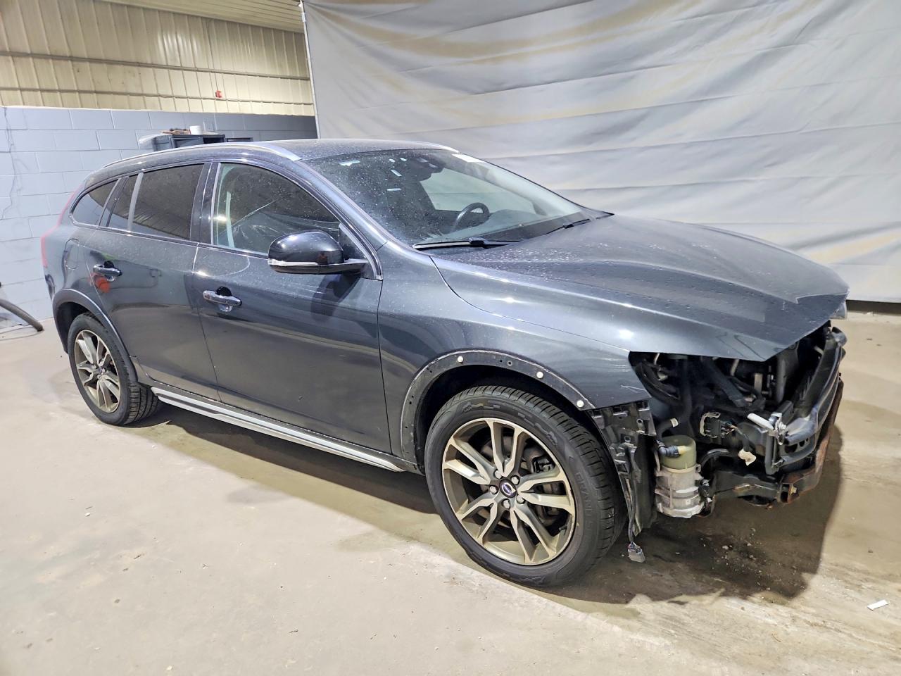 2015 Volvo V60 Cross Country Premier Gray vin: YV4612HK4F1001516