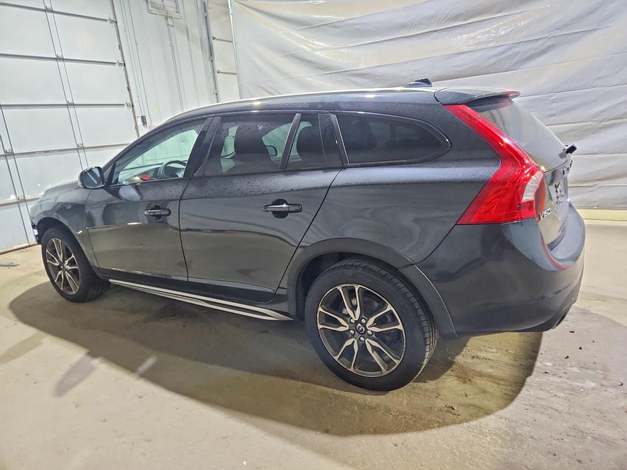 2015 Volvo V60 Cross Country Premier Gray vin: YV4612HK4F1001516