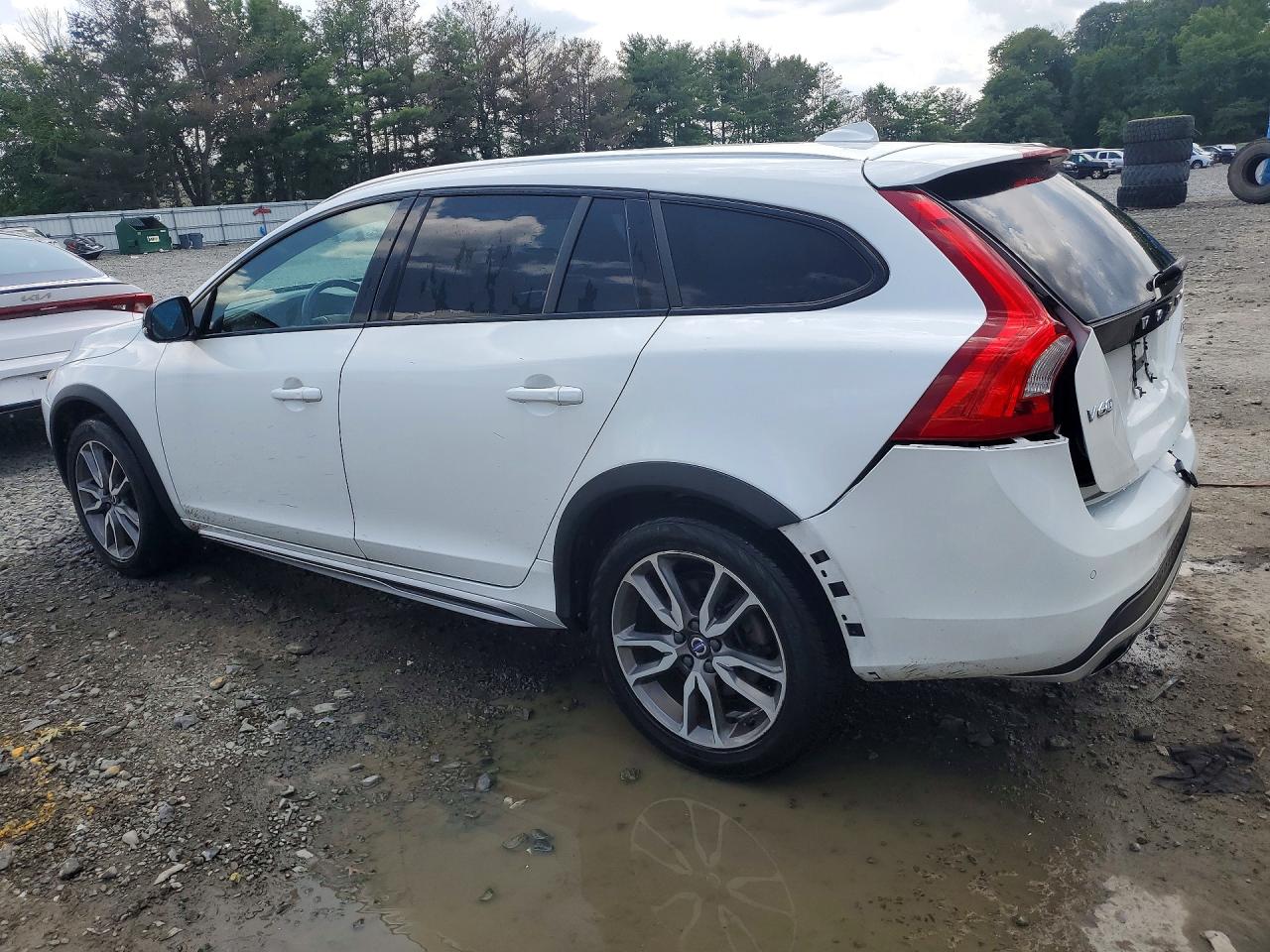 2016 Volvo V60 Cross Country Premier White vin: YV4612HK4G1018852