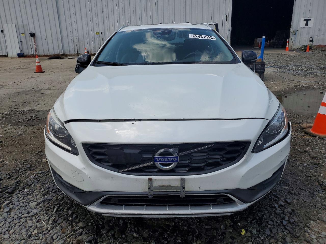 2016 Volvo V60 Cross Country Premier White vin: YV4612HK4G1018852
