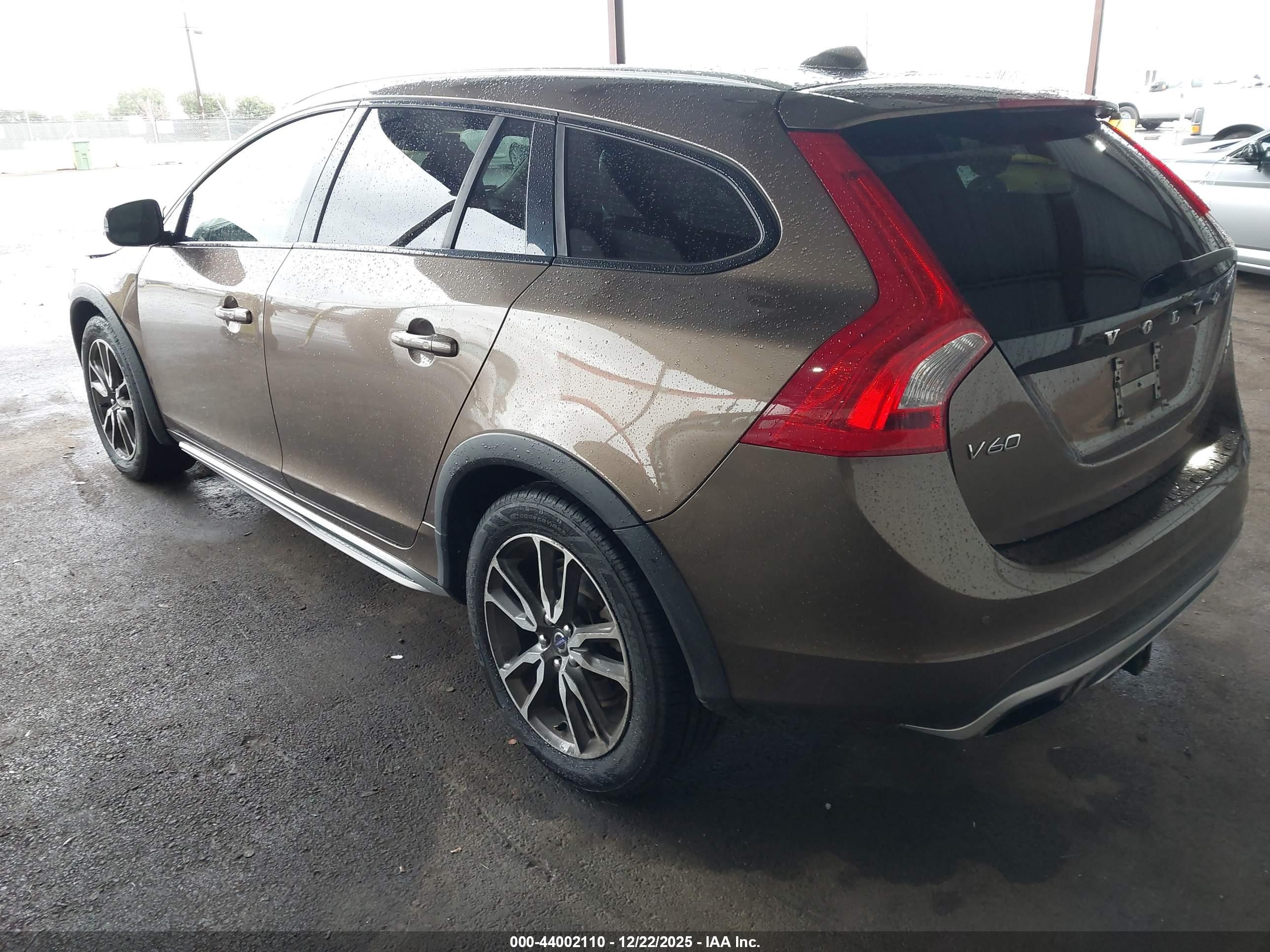 2015 Volvo V60 Cross Country T5 Brown vin: YV4612HK7F1000389