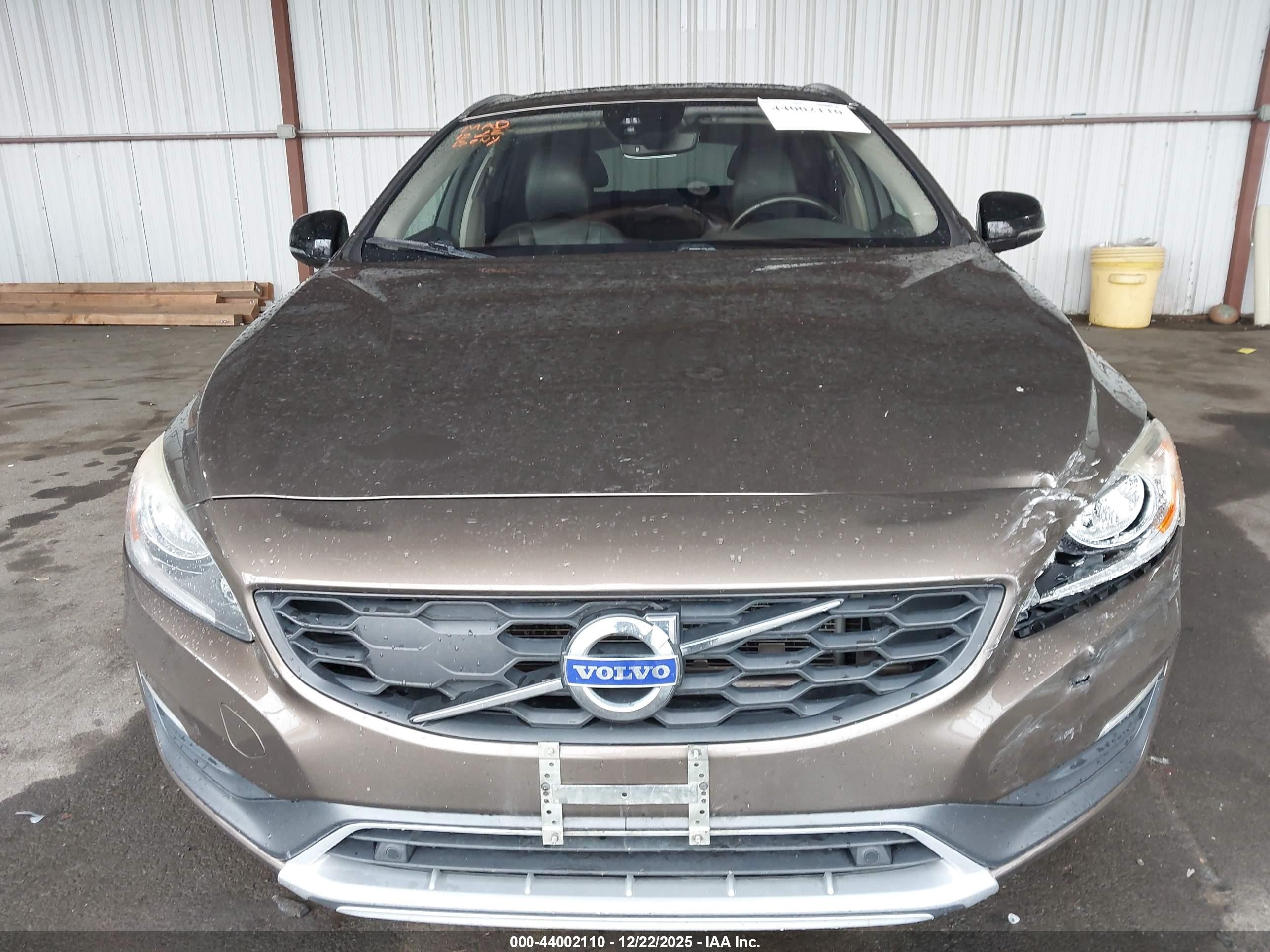 2015 Volvo V60 Cross Country T5 Brown vin: YV4612HK7F1000389