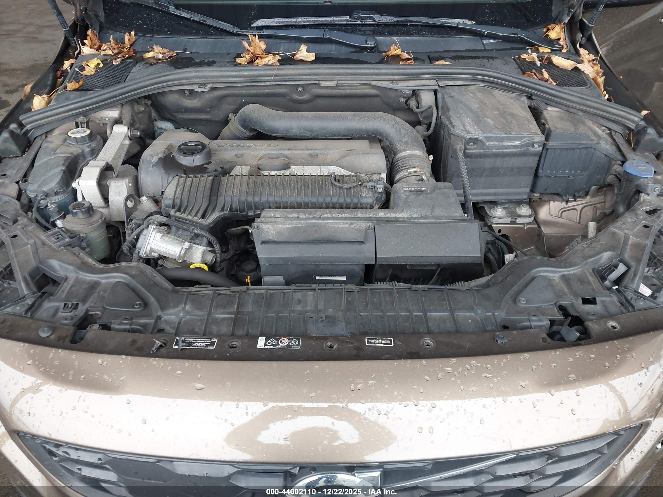 2015 Volvo V60 Cross Country T5 Brown vin: YV4612HK7F1000389