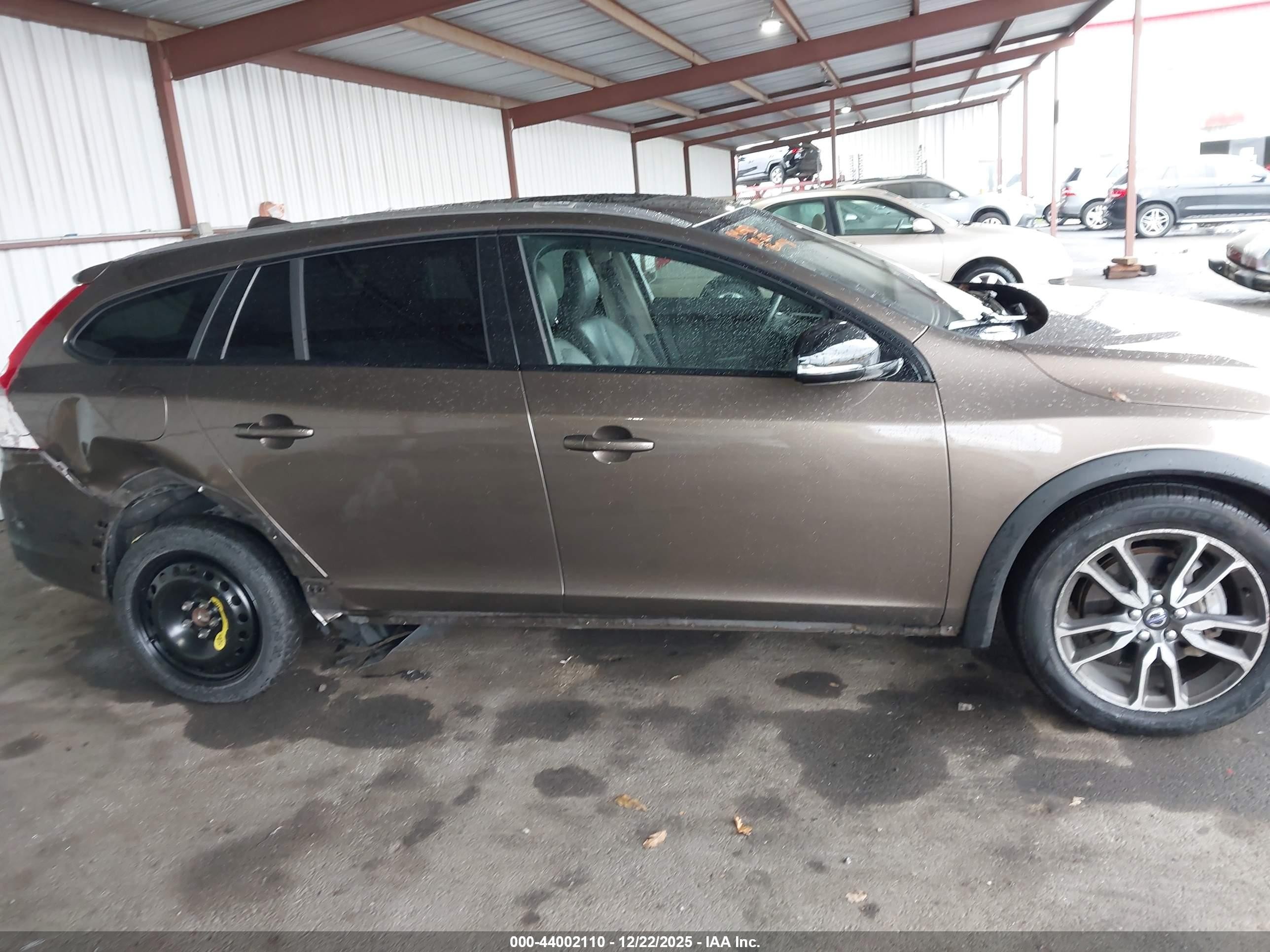 2015 Volvo V60 Cross Country T5 Brown vin: YV4612HK7F1000389
