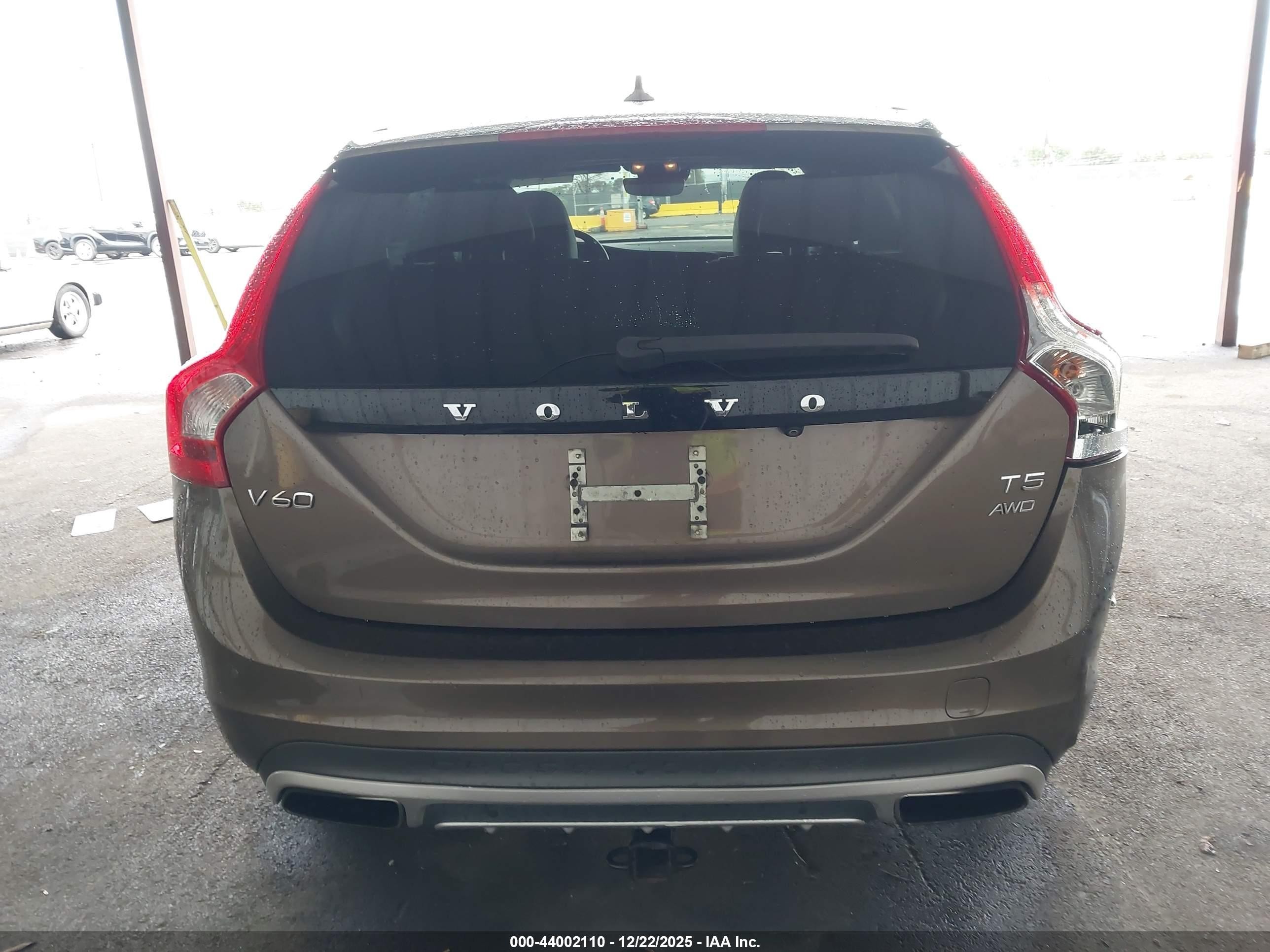 2015 Volvo V60 Cross Country T5 Brown vin: YV4612HK7F1000389