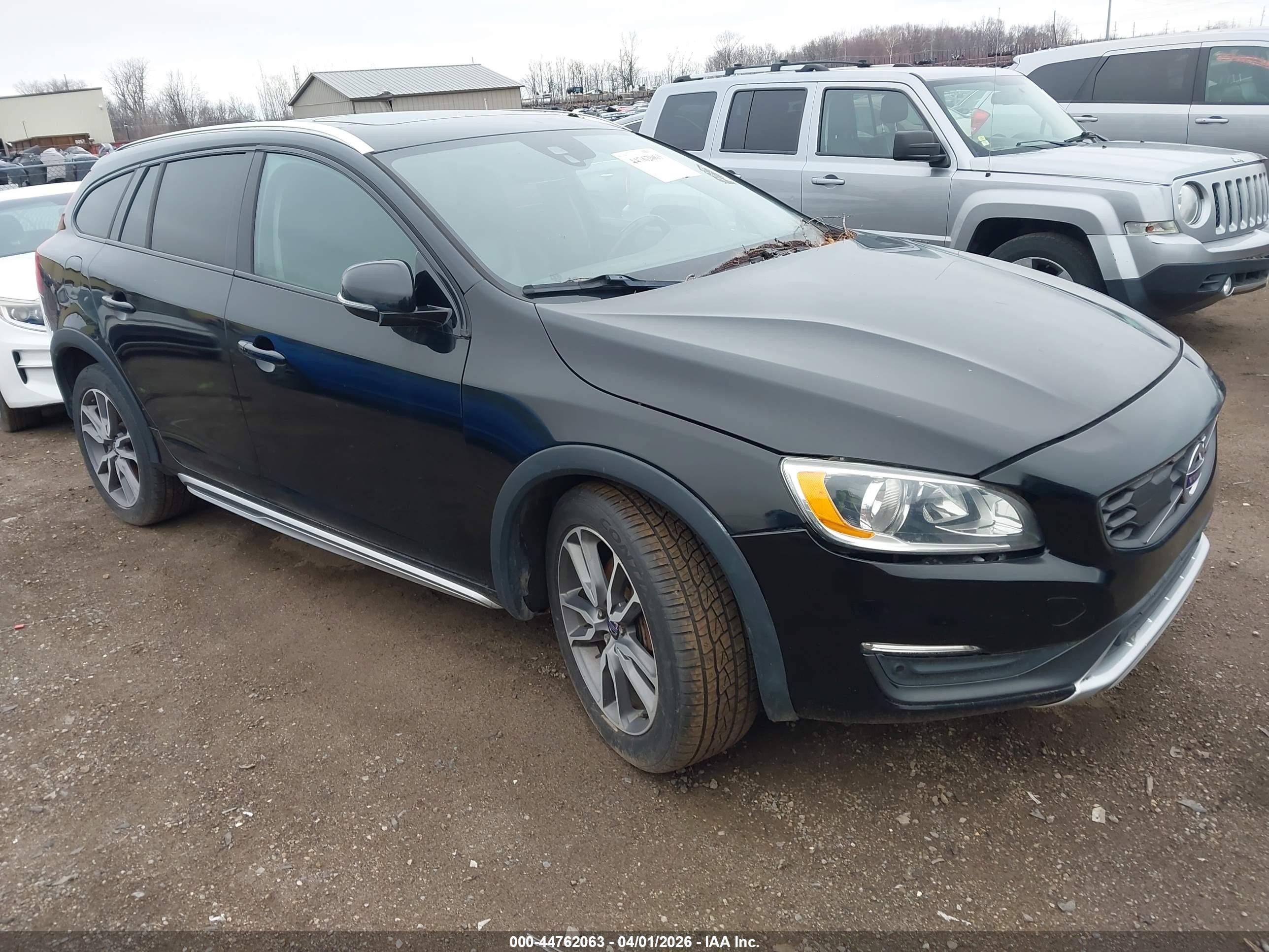 2015 Volvo V60 Cross Country T5 Black vin: YV4612HK8F1001681