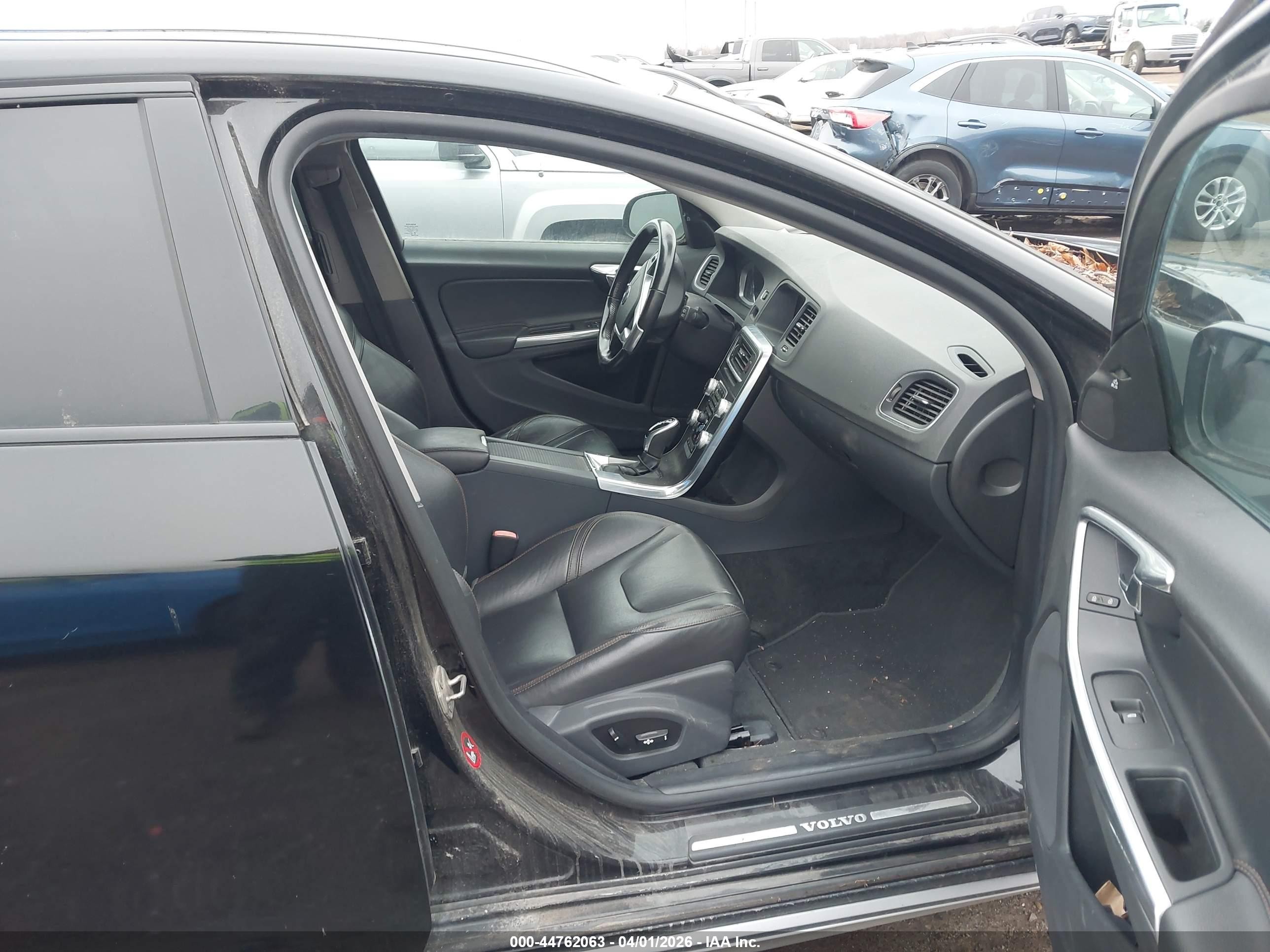 2015 Volvo V60 Cross Country T5 Black vin: YV4612HK8F1001681