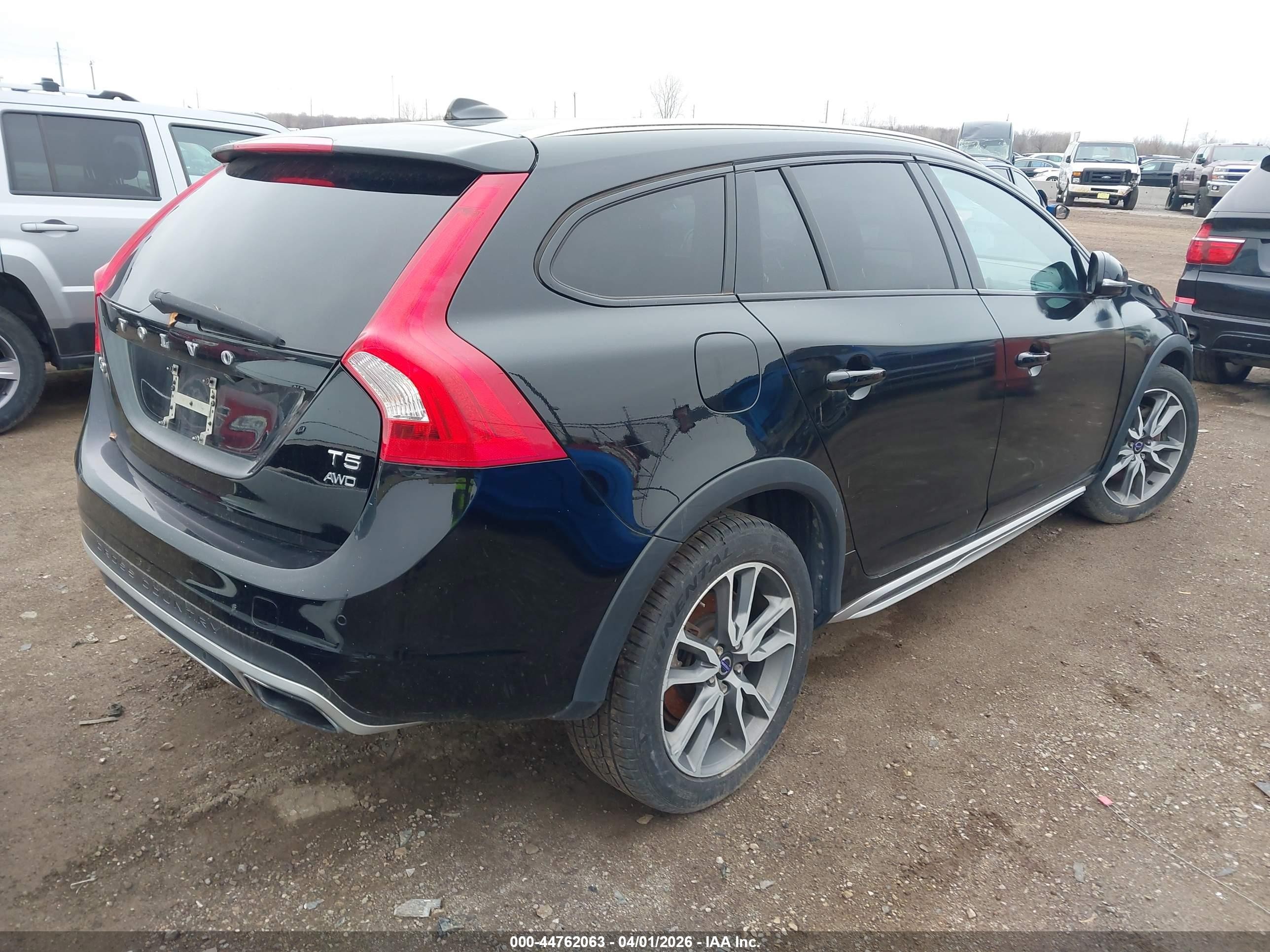 2015 Volvo V60 Cross Country T5 Black vin: YV4612HK8F1001681