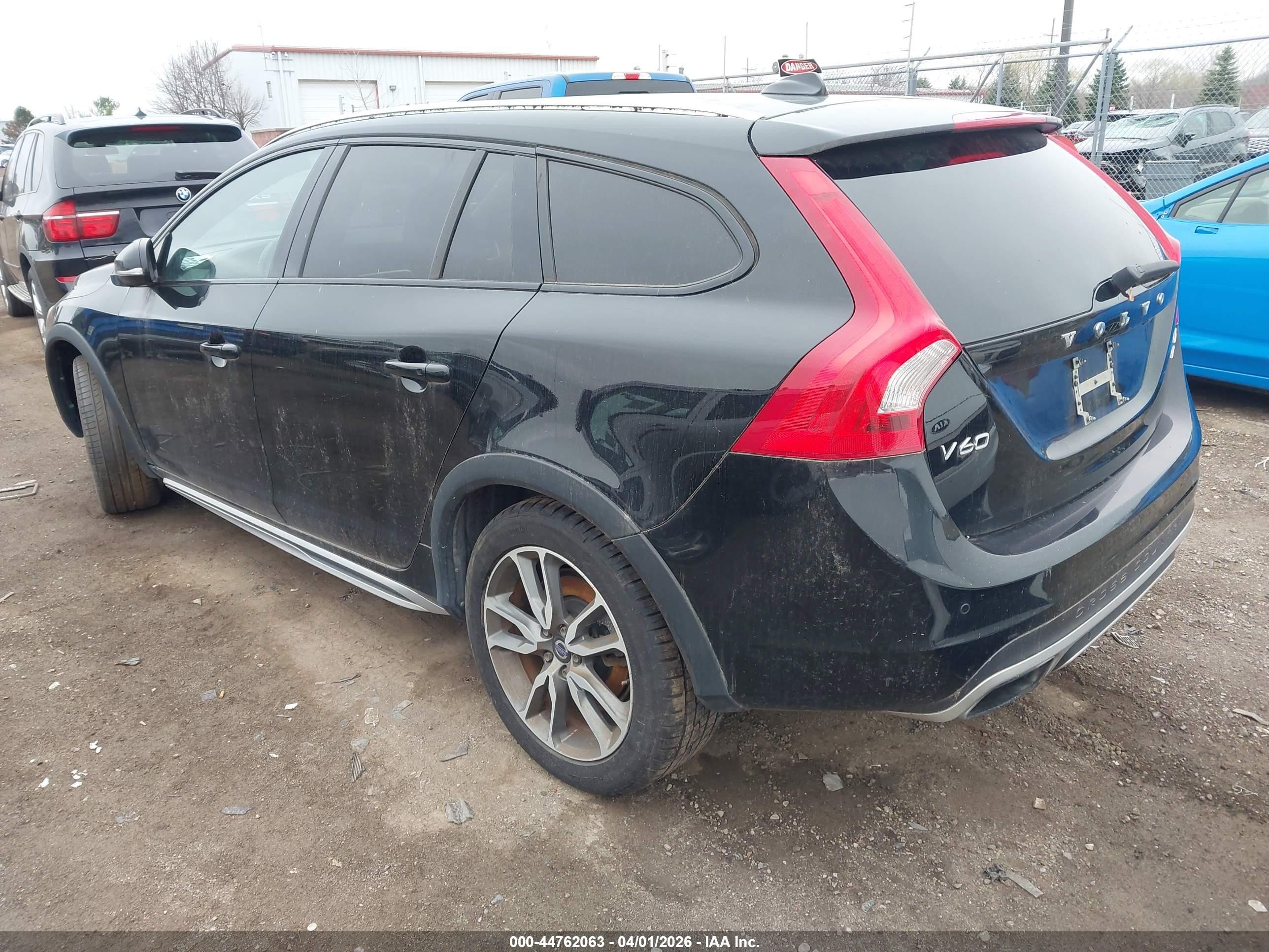 2015 Volvo V60 Cross Country T5 Black vin: YV4612HK8F1001681