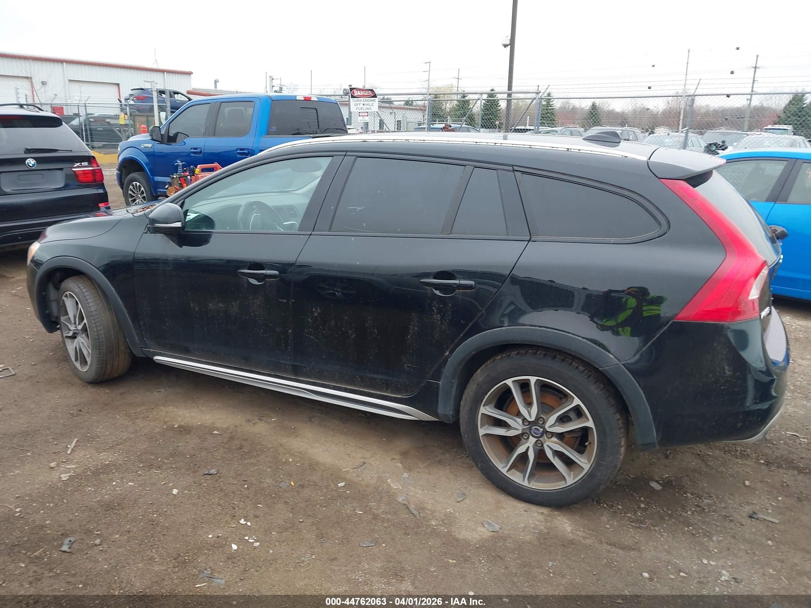 2015 Volvo V60 Cross Country T5 Black vin: YV4612HK8F1001681