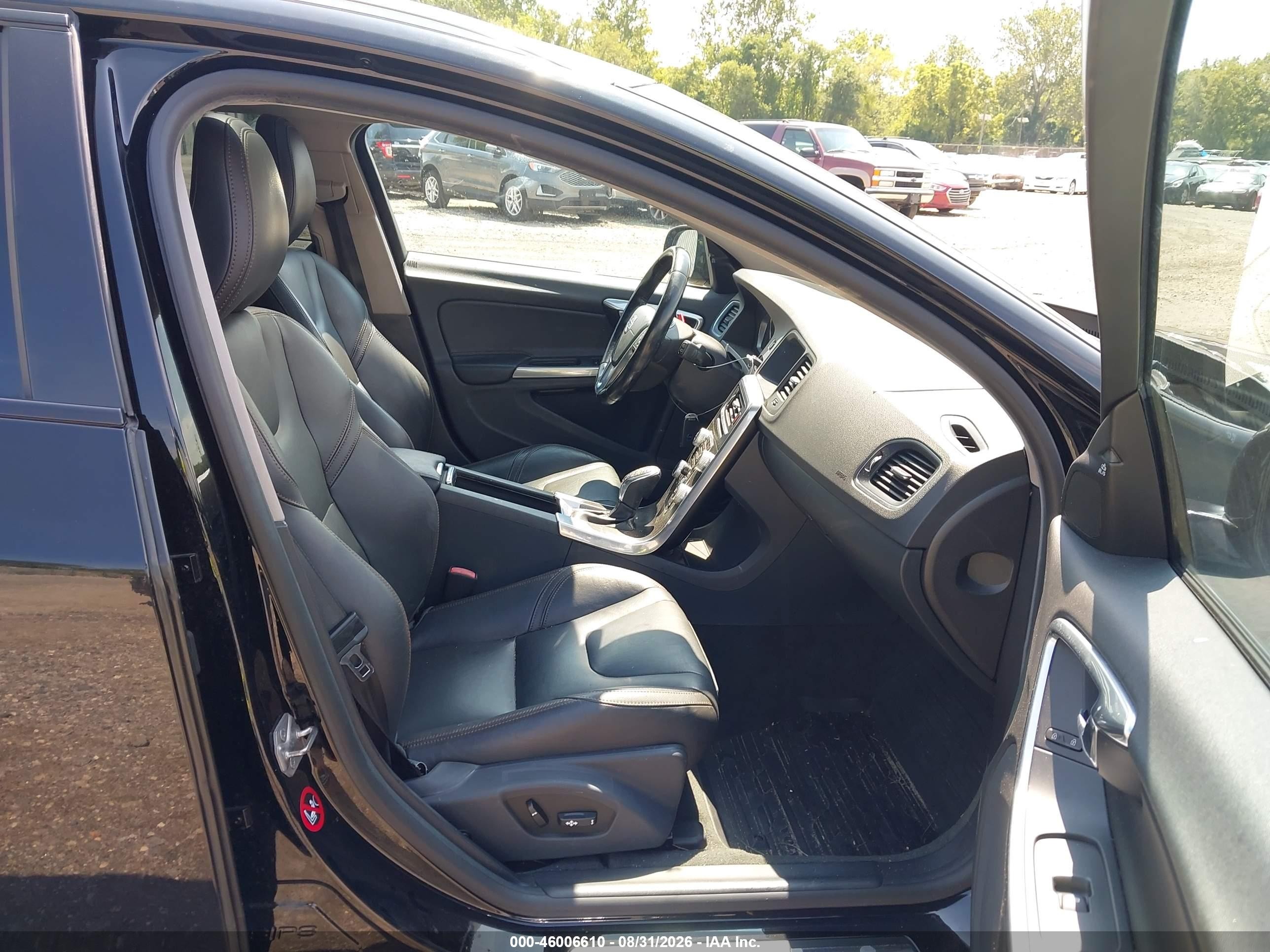 2015 Volvo V60 Cross Country T5 Black vin: YV4612HK9F1001589