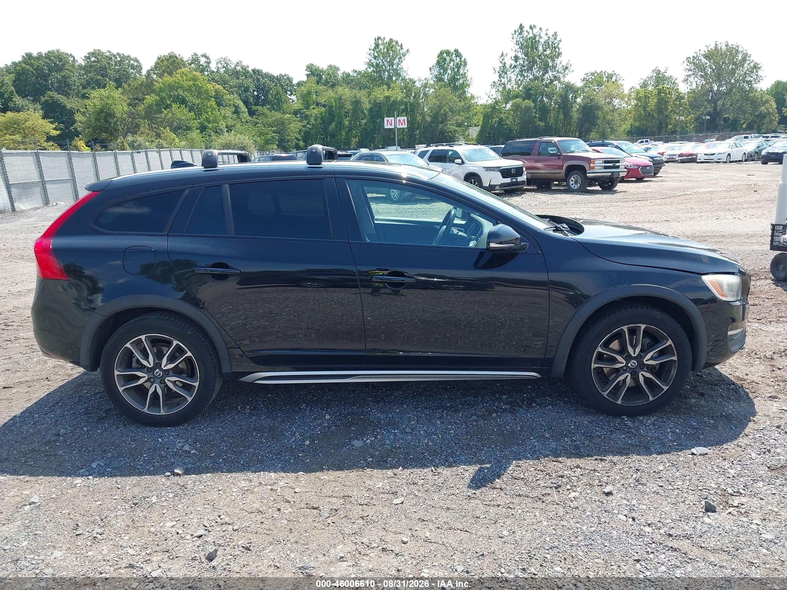 2015 Volvo V60 Cross Country T5 Black vin: YV4612HK9F1001589