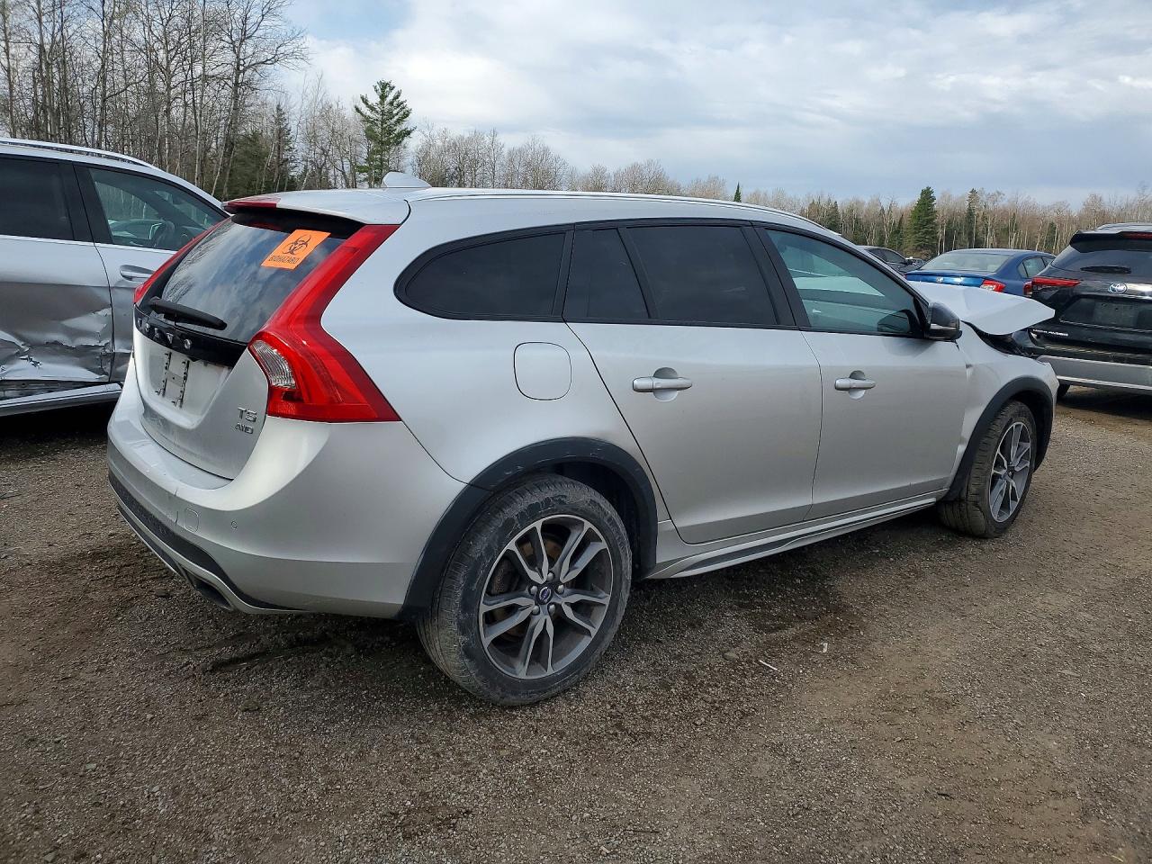2015 Volvo V60 Cross Country T5 Wagon Awd Silver vin: YV4612HLXF1001156