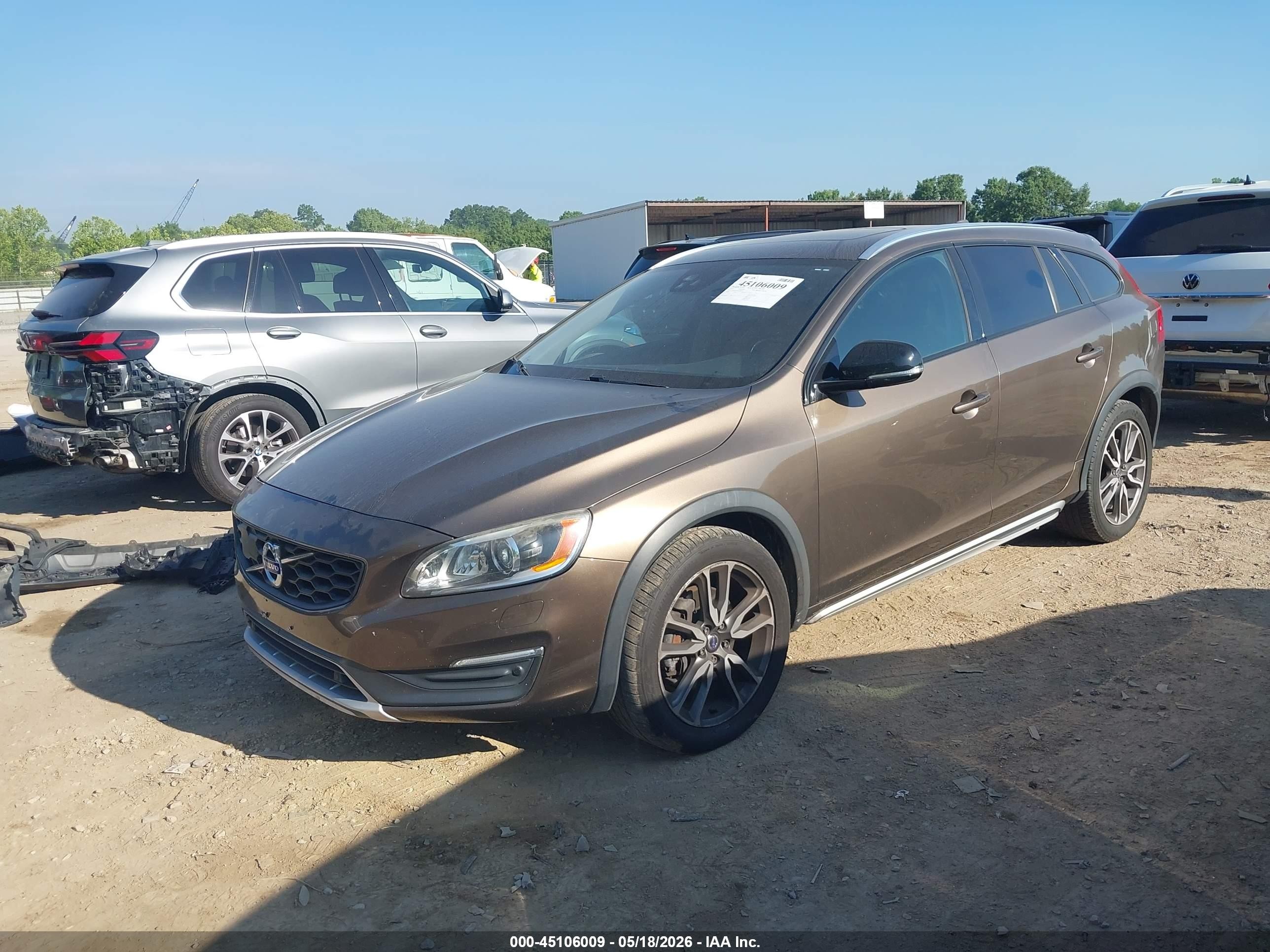 2015 Volvo V60 Cross Country T5 Platinum Gold vin: YV4612HM2F1002035