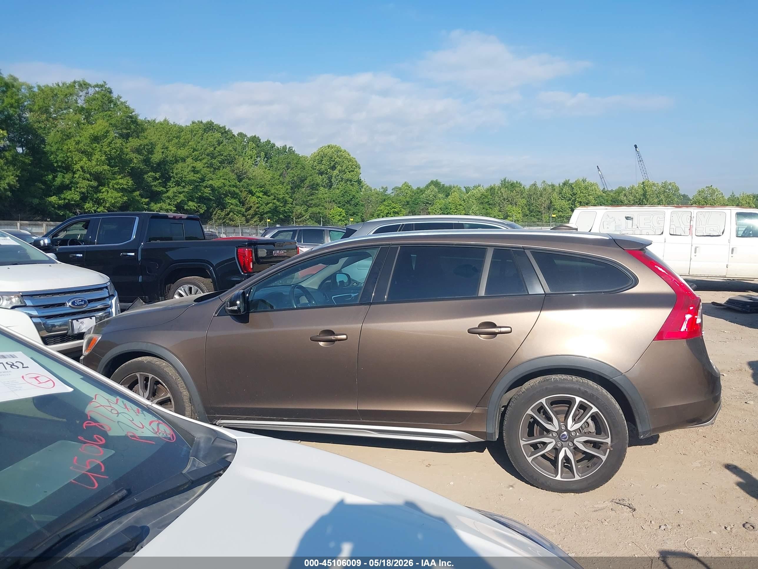 2015 Volvo V60 Cross Country T5 Platinum Gold vin: YV4612HM2F1002035