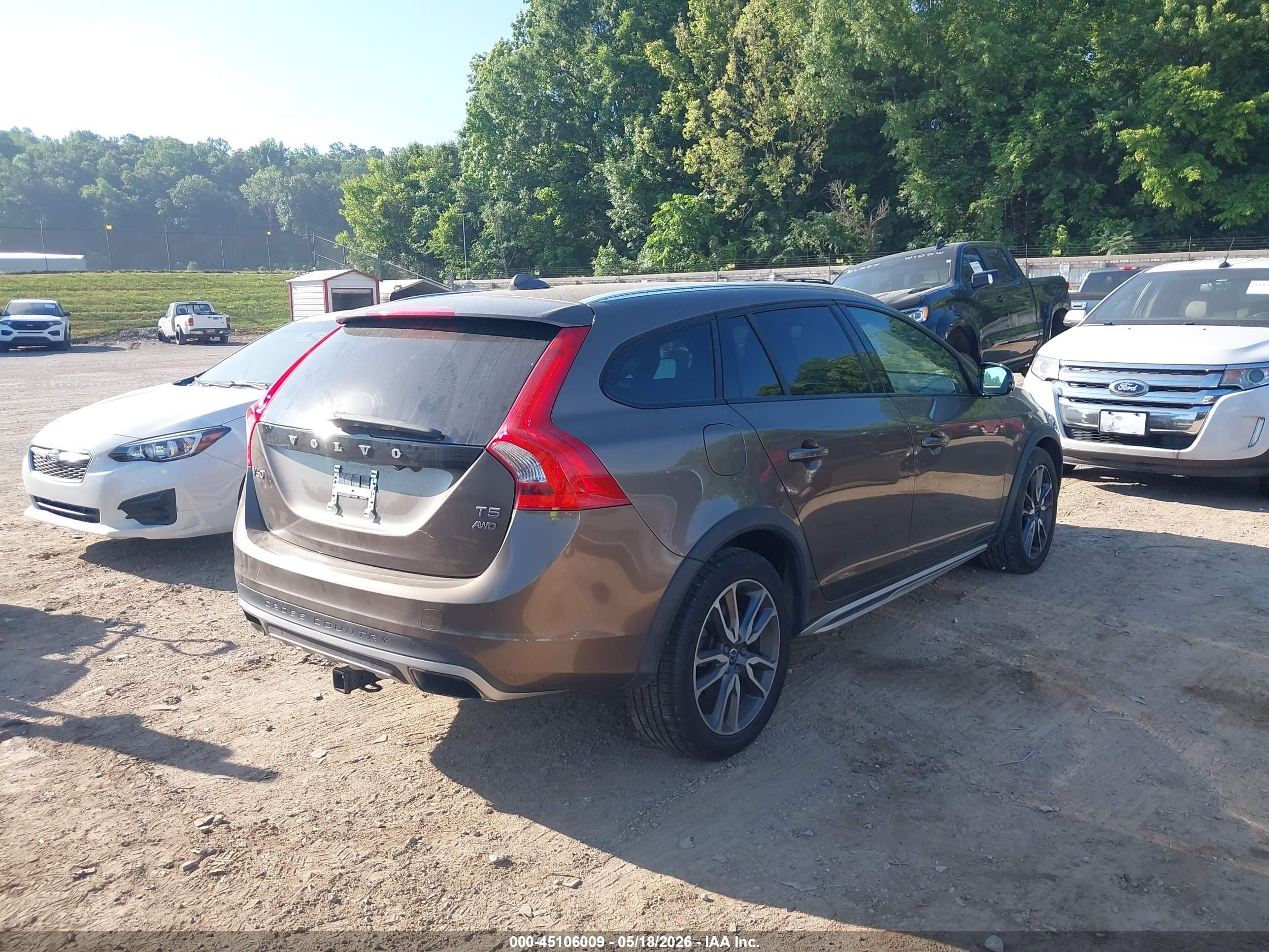 2015 Volvo V60 Cross Country T5 Platinum Gold vin: YV4612HM2F1002035