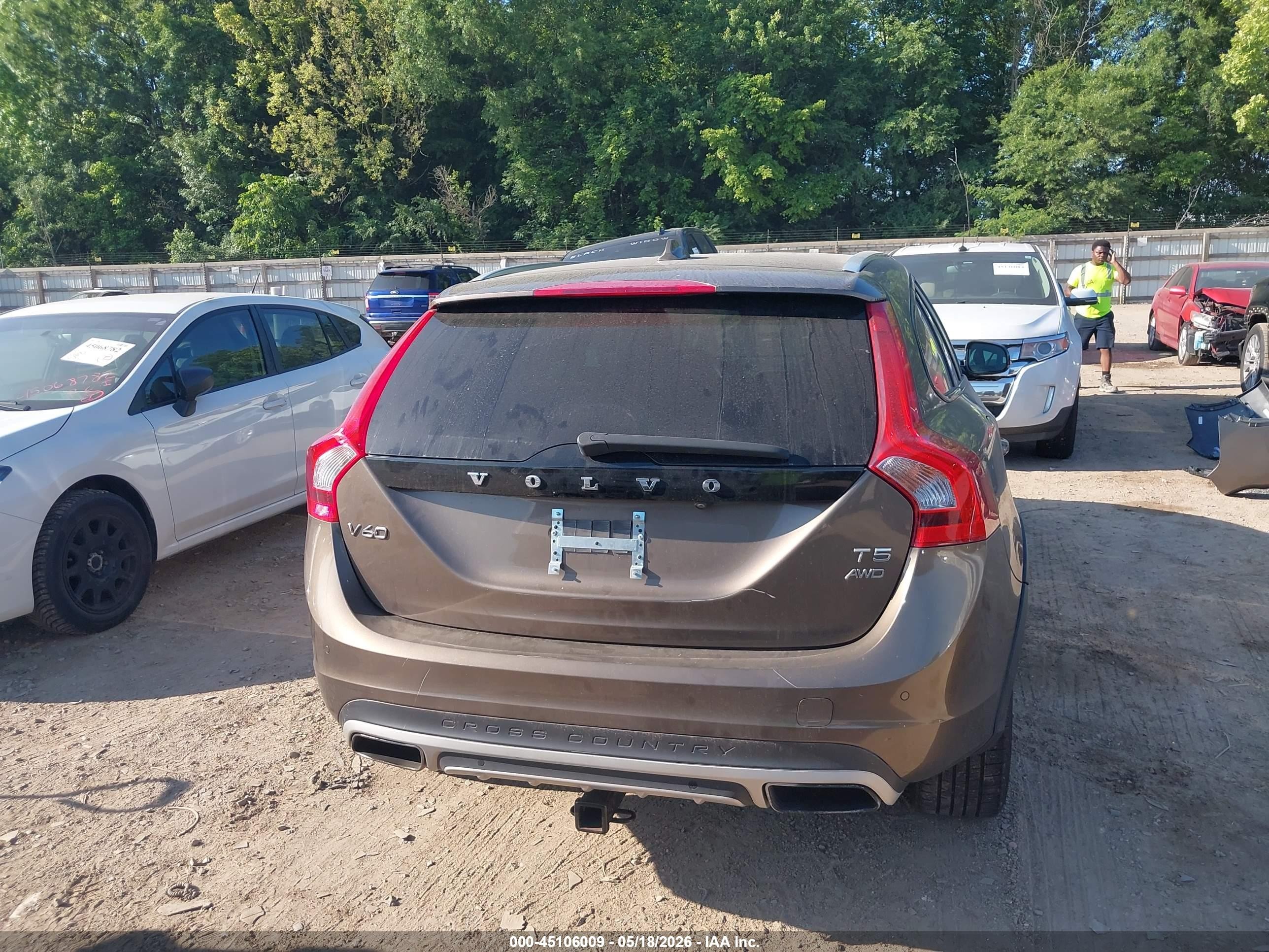 2015 Volvo V60 Cross Country T5 Platinum Gold vin: YV4612HM2F1002035