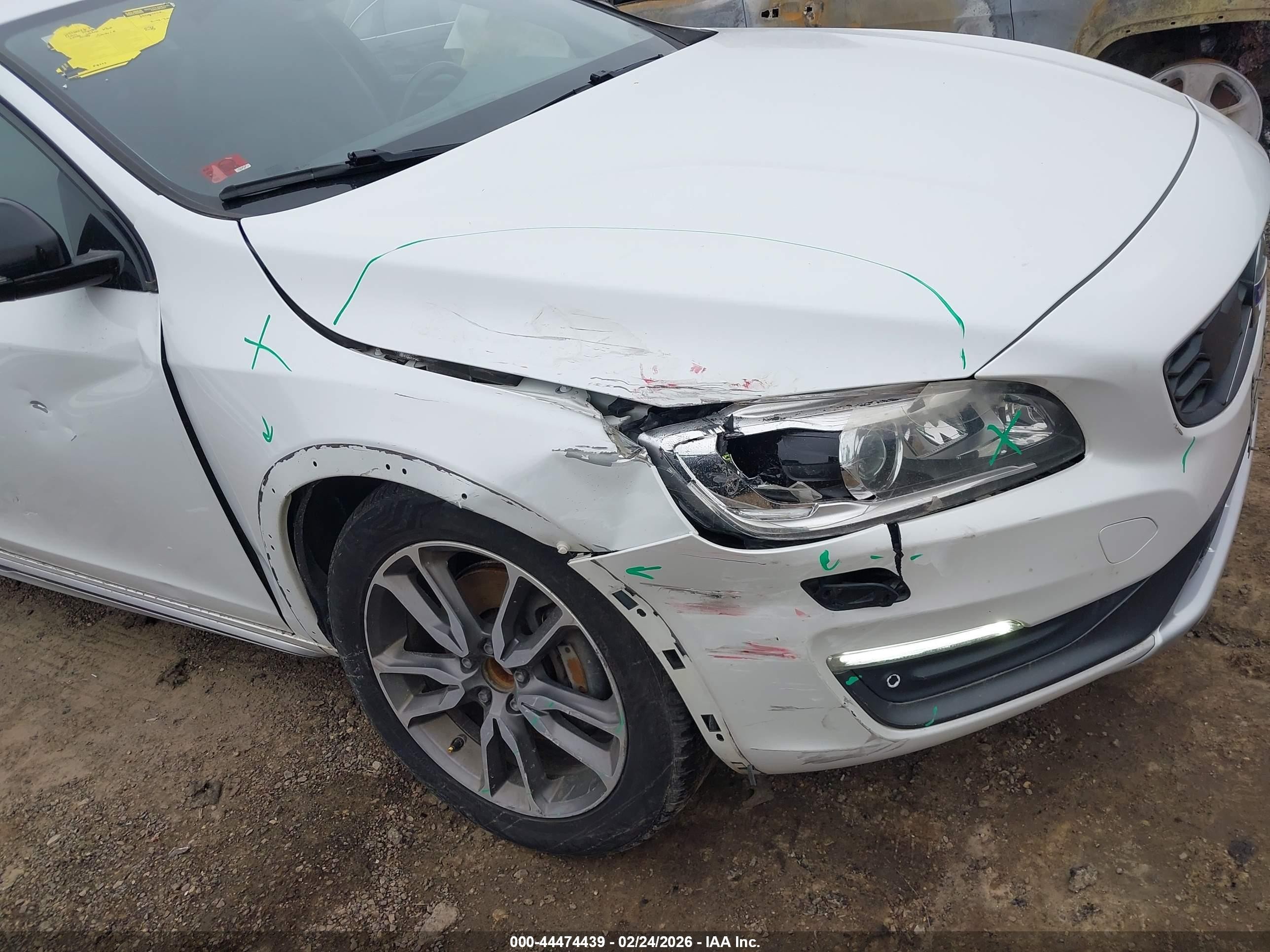 2015 Volvo V60 Cross Country T5 Platinum Белый vin: YV4612HM4F1000030
