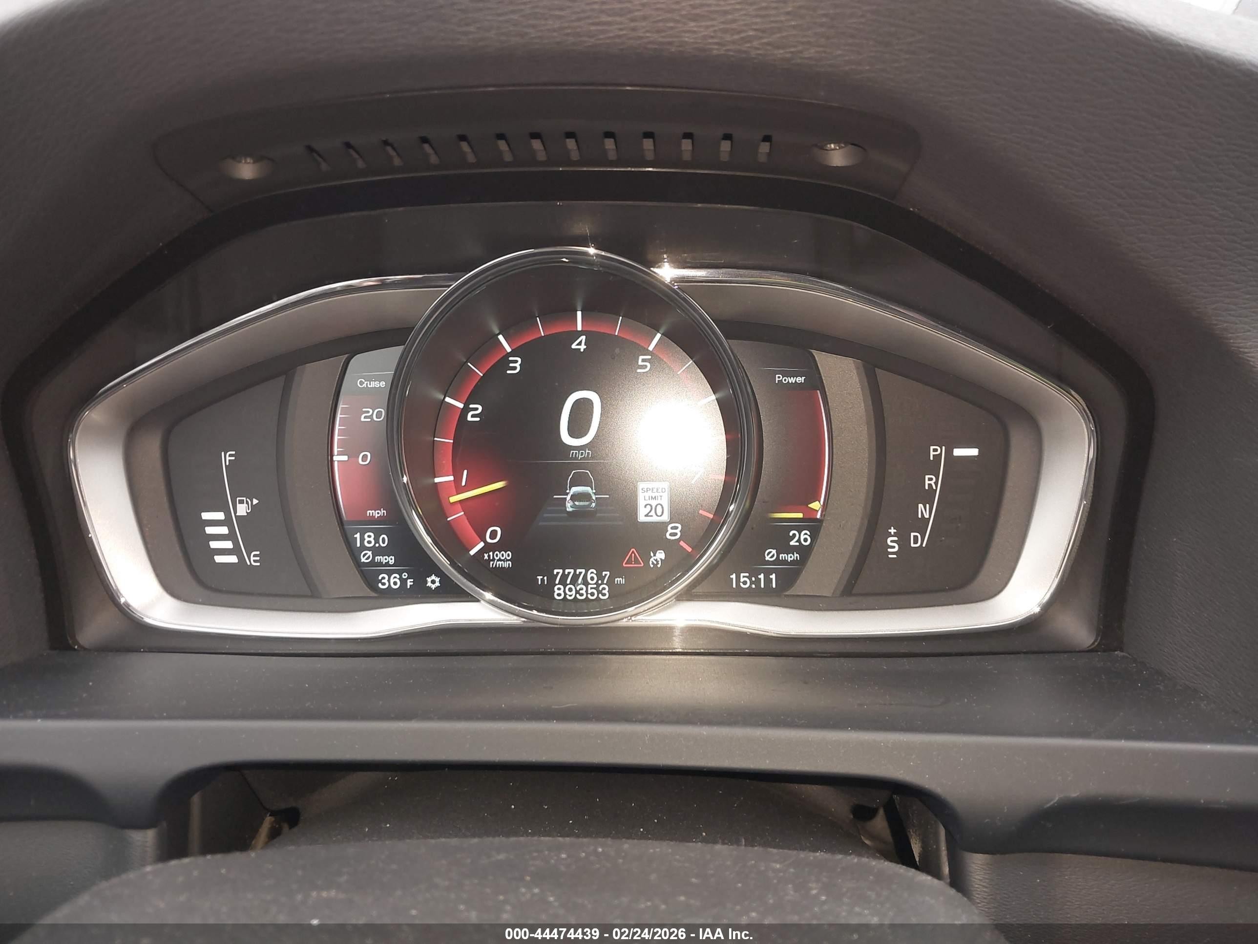 2015 Volvo V60 Cross Country T5 Platinum Белый vin: YV4612HM4F1000030