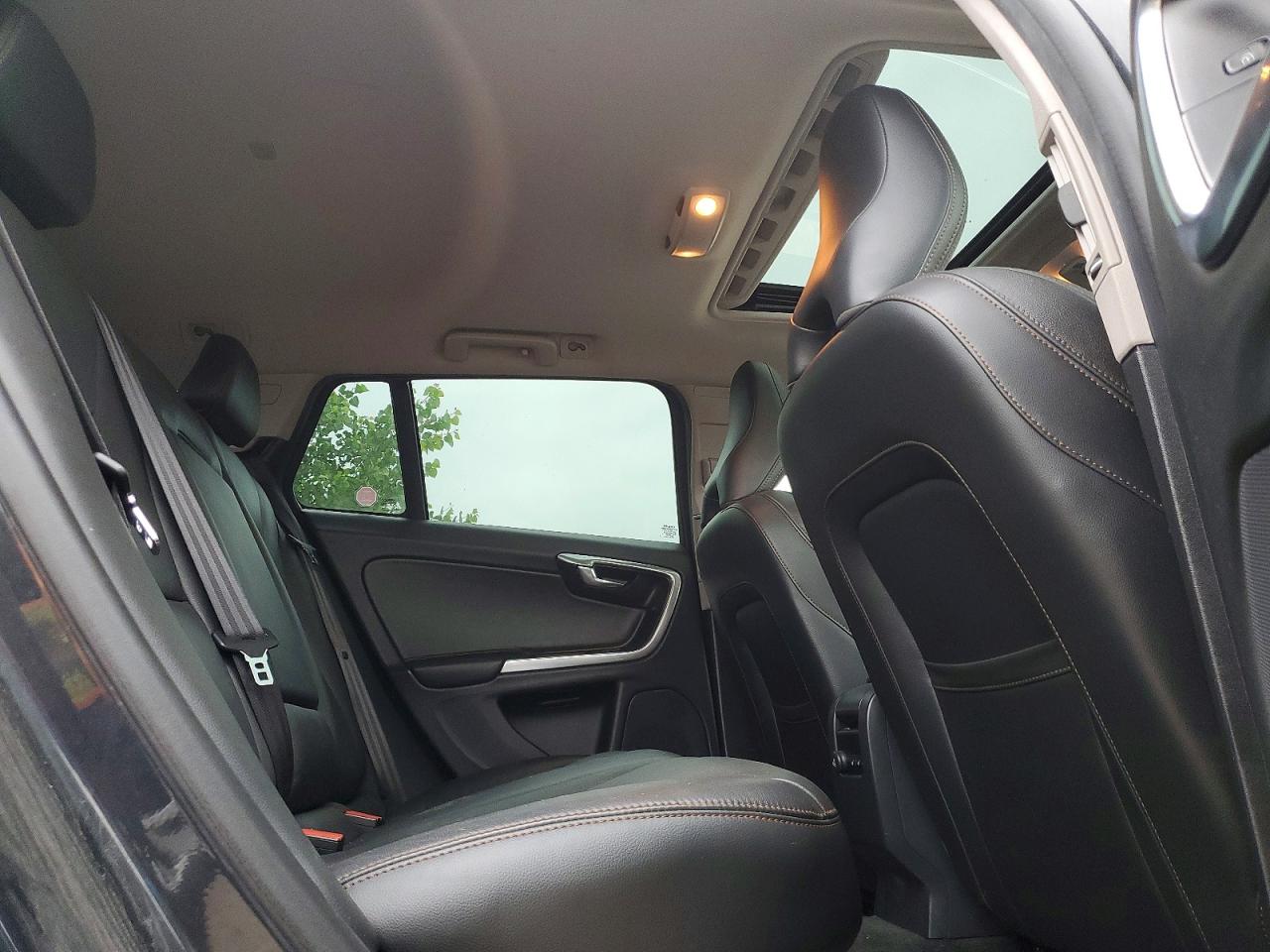 2015 Volvo V60 Cross Country Platinum Charcoal vin: YV4612HM4F1000870