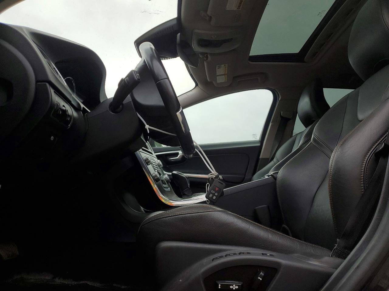 2015 Volvo V60 Cross Country Platinum Charcoal vin: YV4612HM4F1000870