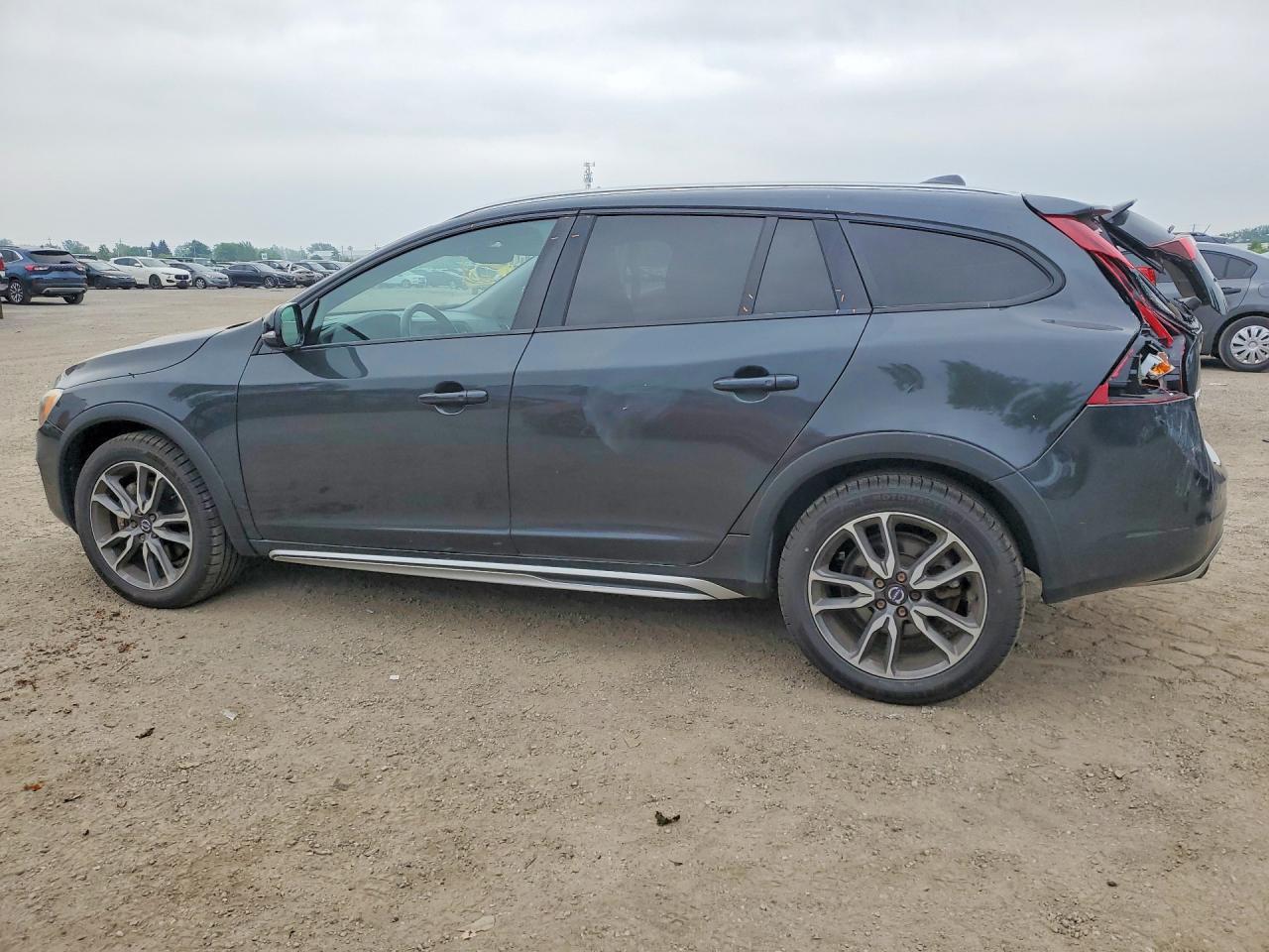 2015 Volvo V60 Cross Country Platinum Charcoal vin: YV4612HM4F1000870