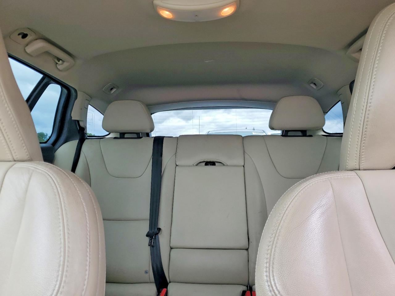 2015 Volvo V60 Cross Country Platinum Белый vin: YV4612HM5F1000893