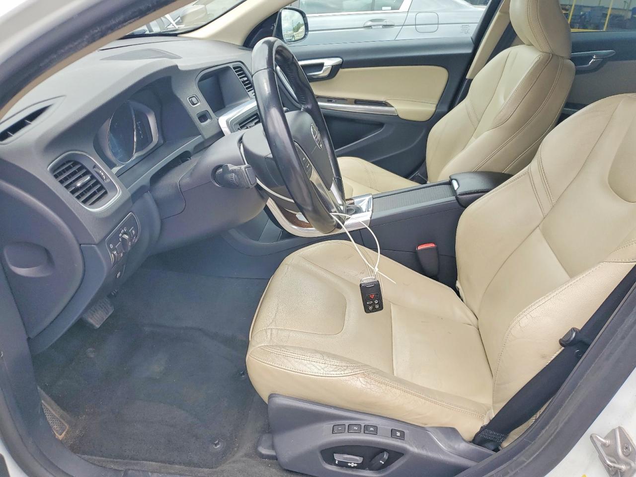 2015 Volvo V60 Cross Country Platinum Белый vin: YV4612HM5F1000893