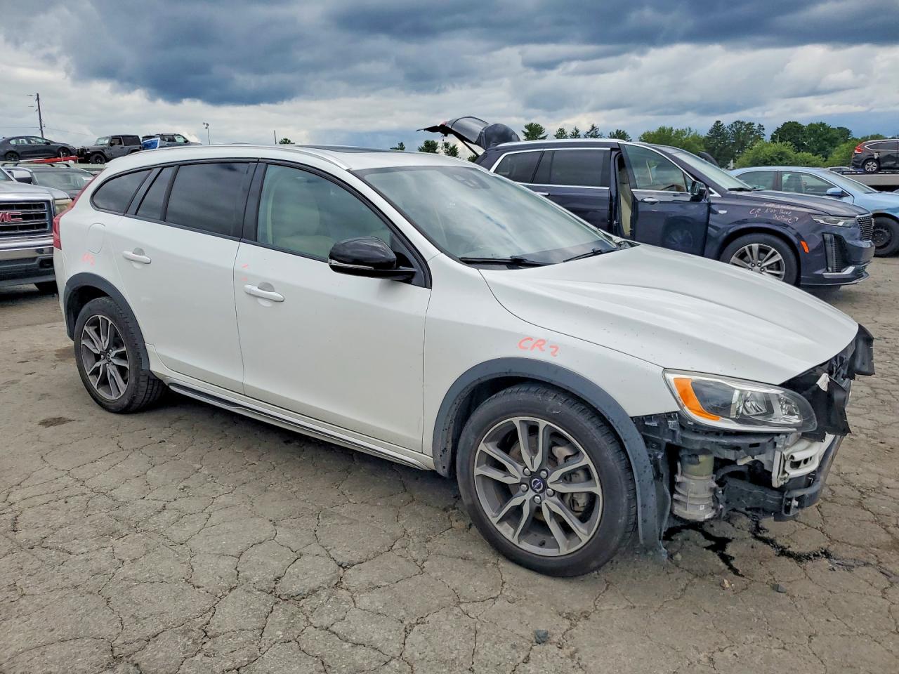 2015 Volvo V60 Cross Country Platinum Белый vin: YV4612HM5F1000893