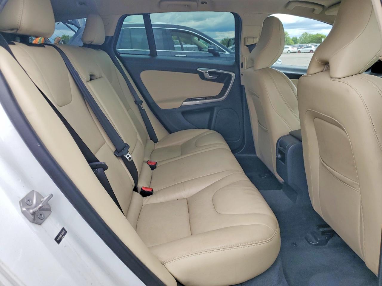 2015 Volvo V60 Cross Country Platinum Белый vin: YV4612HM5F1000893