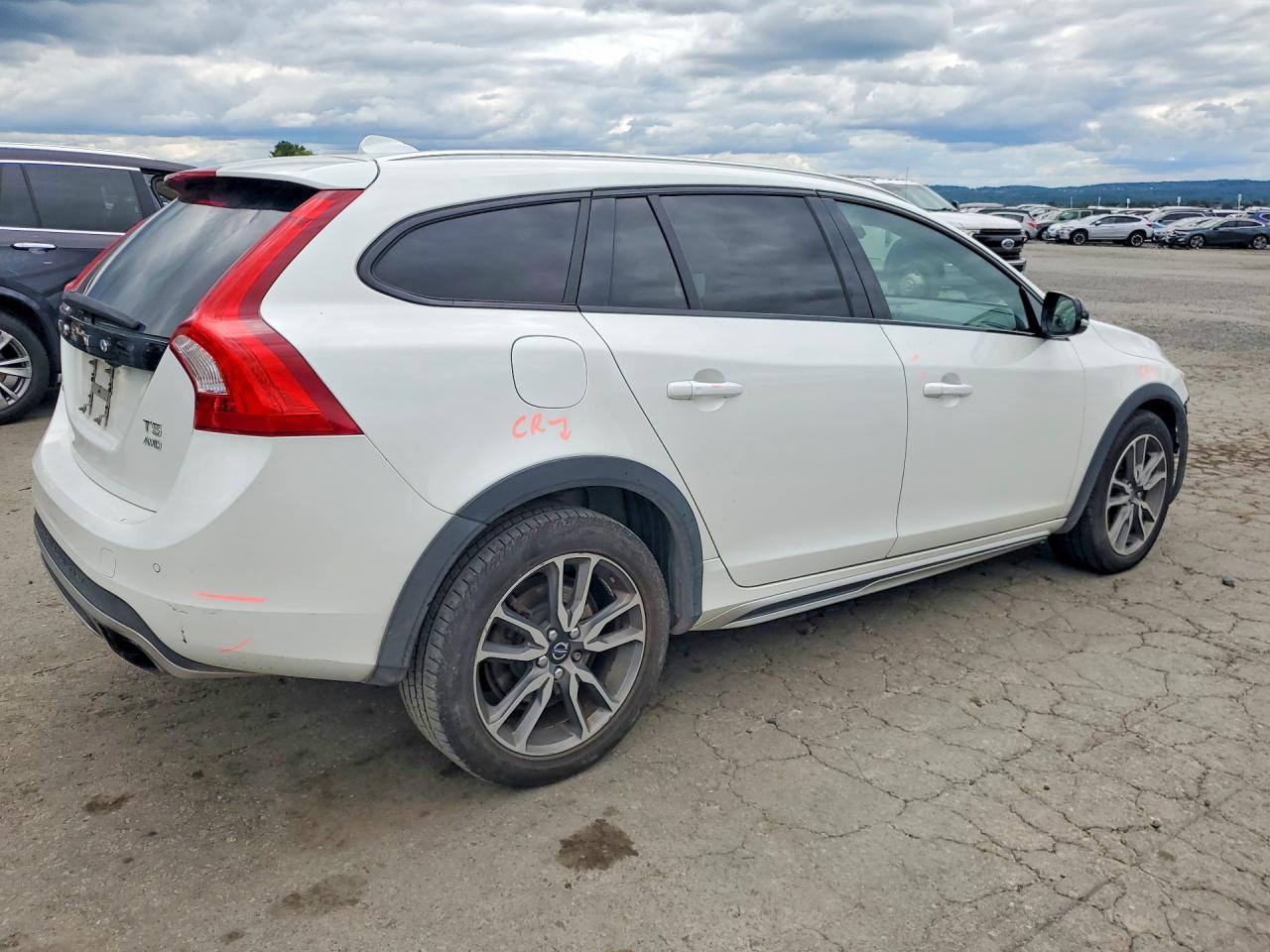 2015 Volvo V60 Cross Country Platinum Белый vin: YV4612HM5F1000893