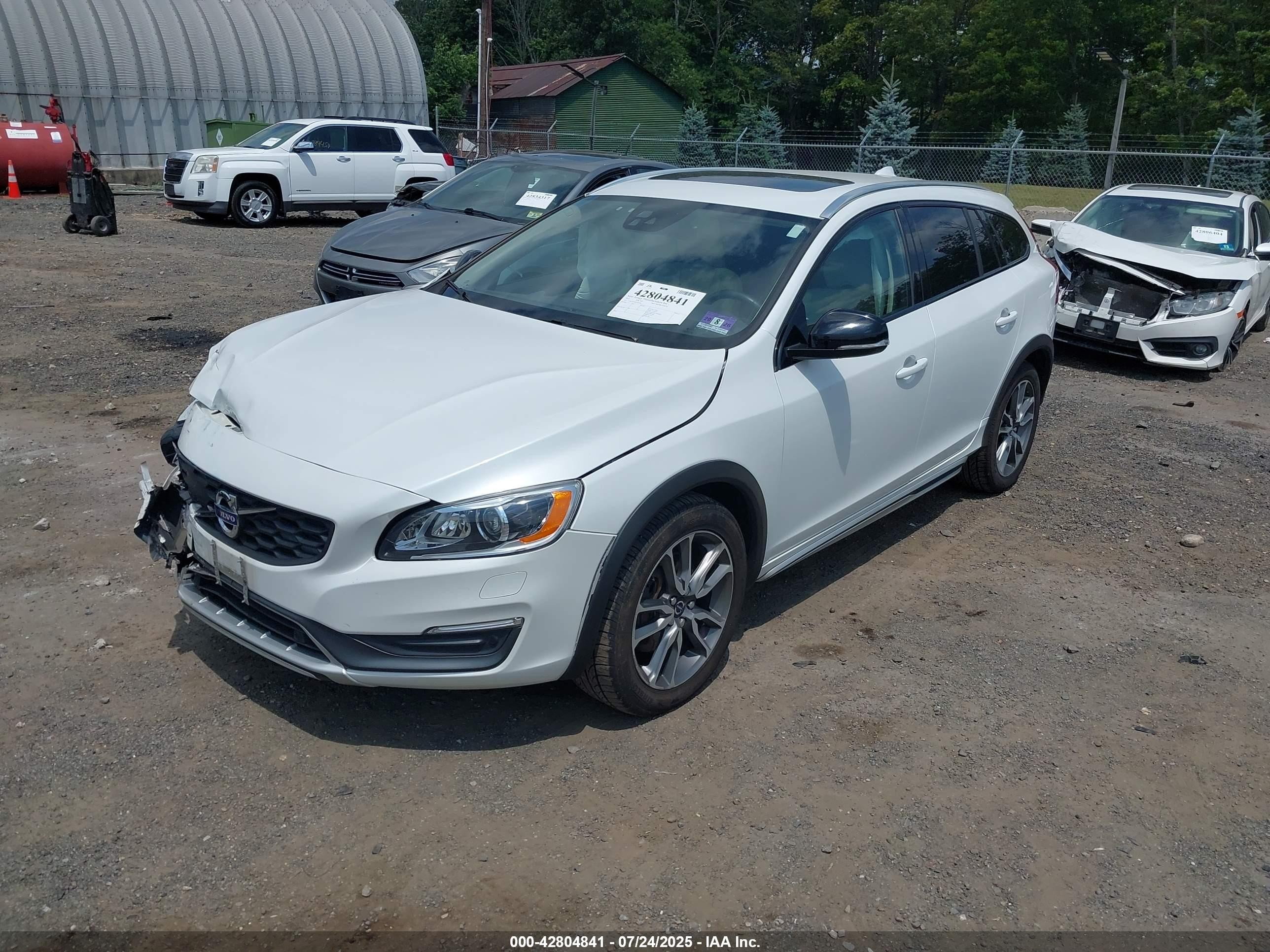 2015 Volvo V60 Cross Country T5 Platinum White vin: YV4612HM5F1001865