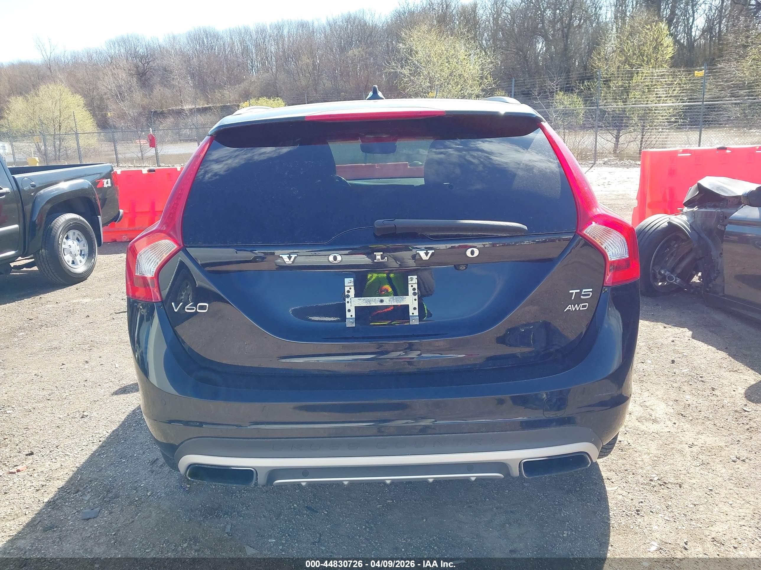2015 Volvo V60 Cross Country T5 Platinum Black vin: YV4612HM8F1001696