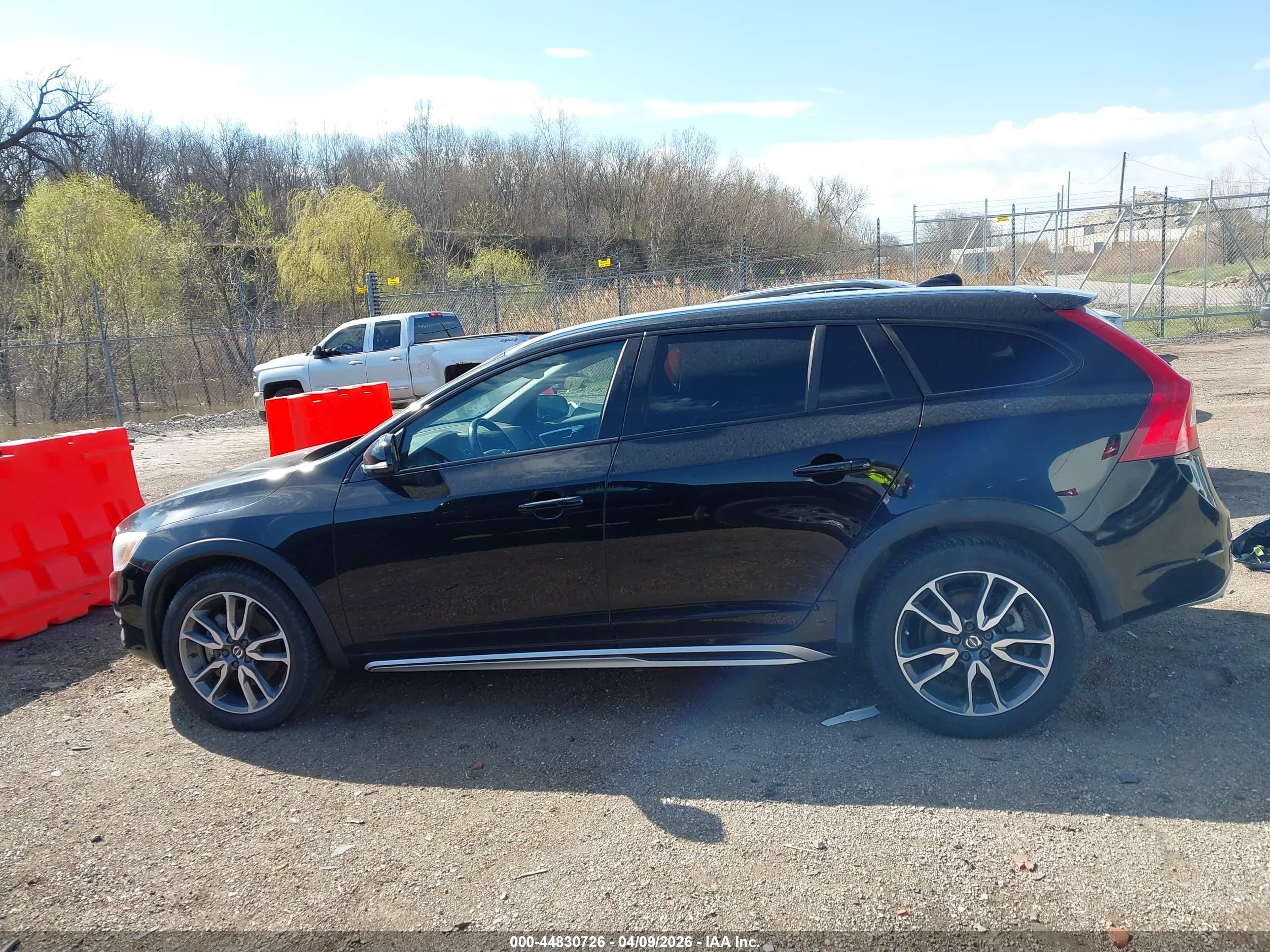 2015 Volvo V60 Cross Country T5 Platinum Black vin: YV4612HM8F1001696