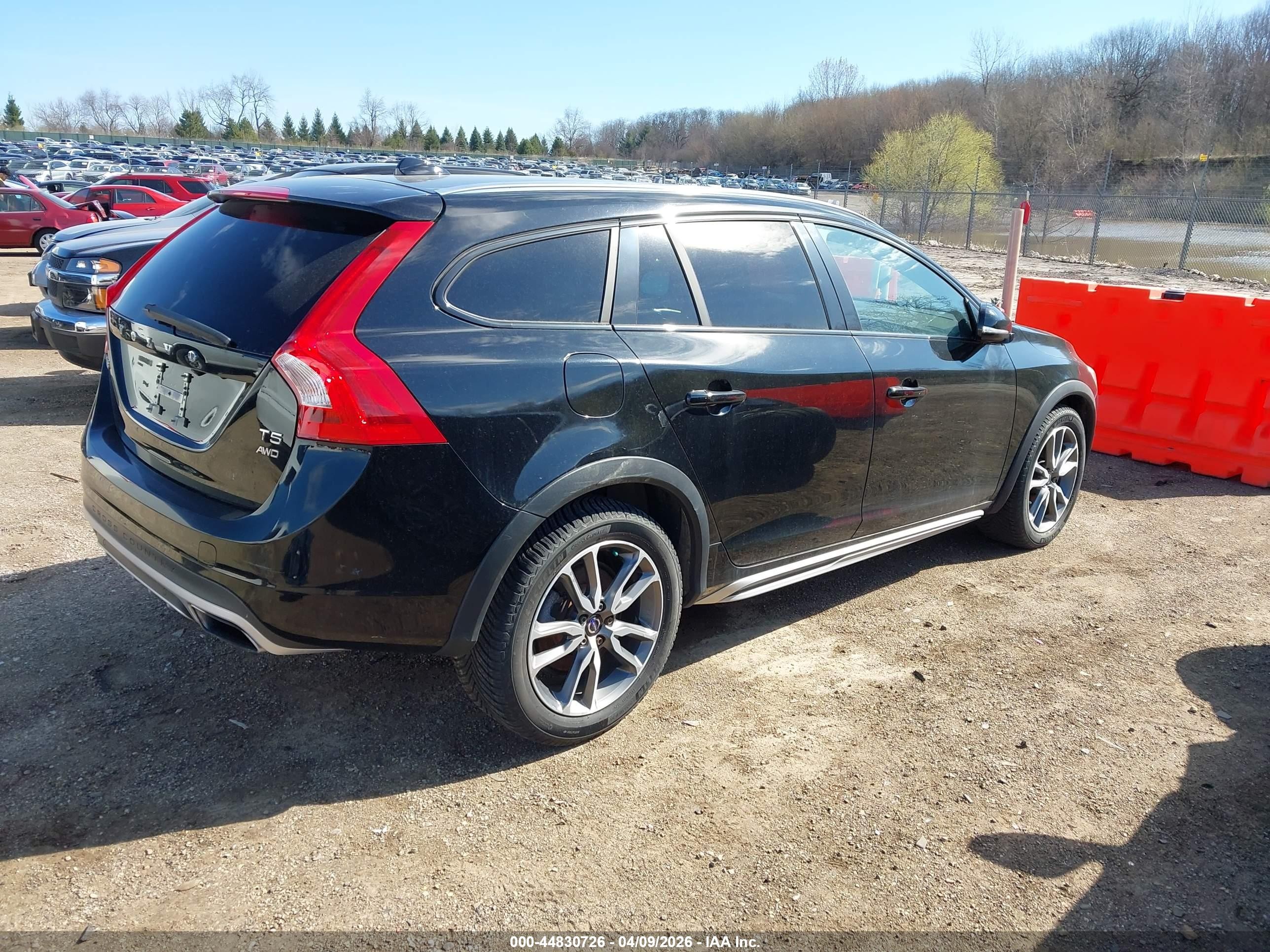 2015 Volvo V60 Cross Country T5 Platinum Black vin: YV4612HM8F1001696