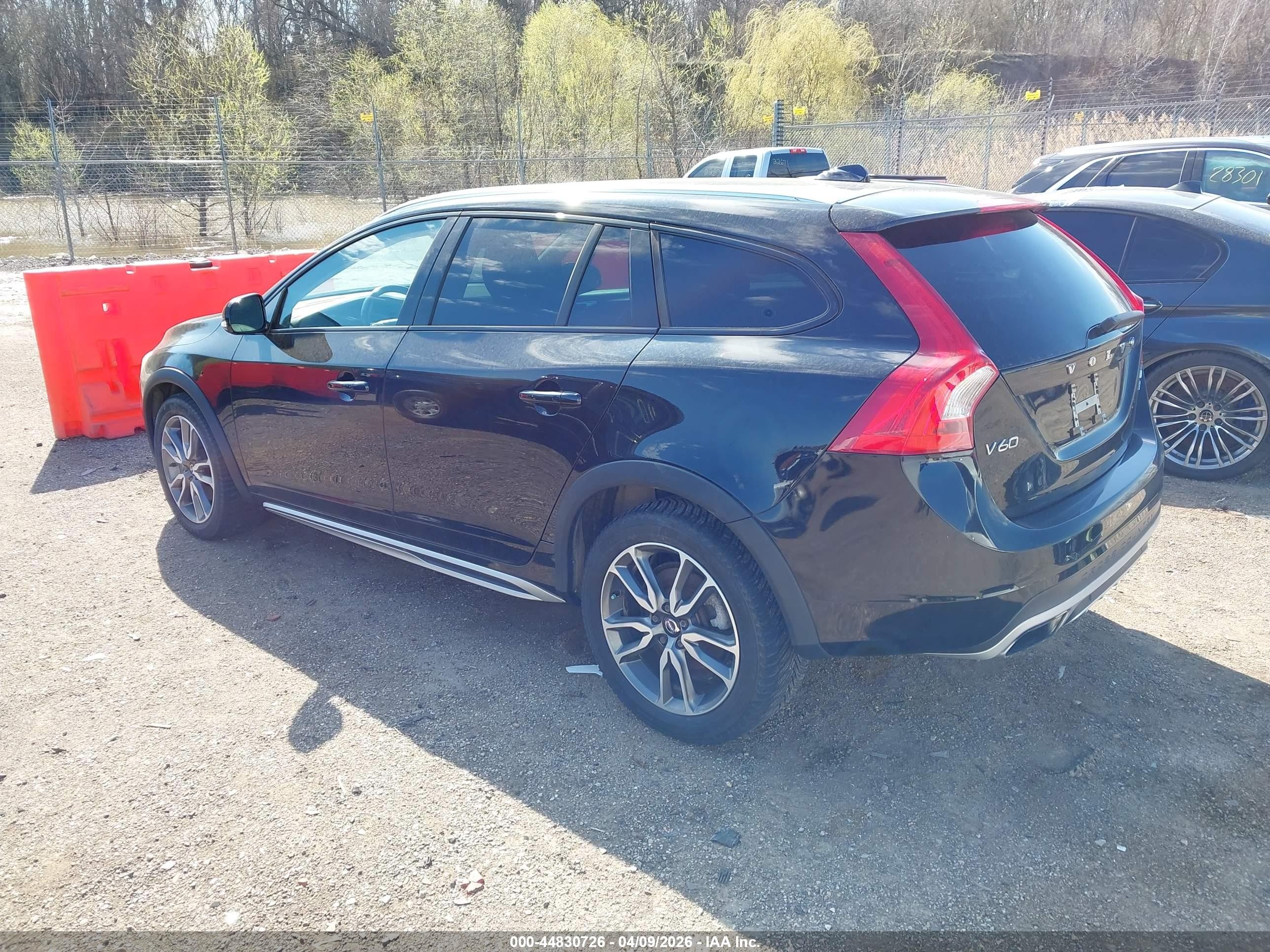 2015 Volvo V60 Cross Country T5 Platinum Black vin: YV4612HM8F1001696
