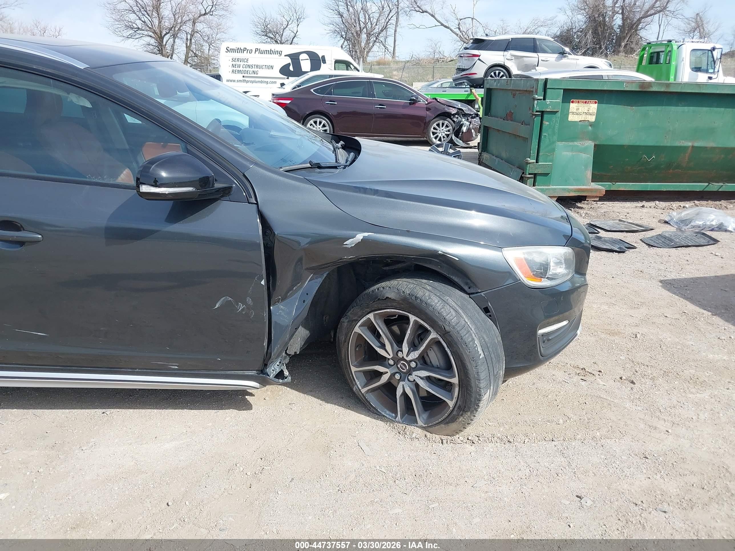 2015 Volvo V60 Cross Country T5 Platinum Gray vin: YV4612HM8F1001228